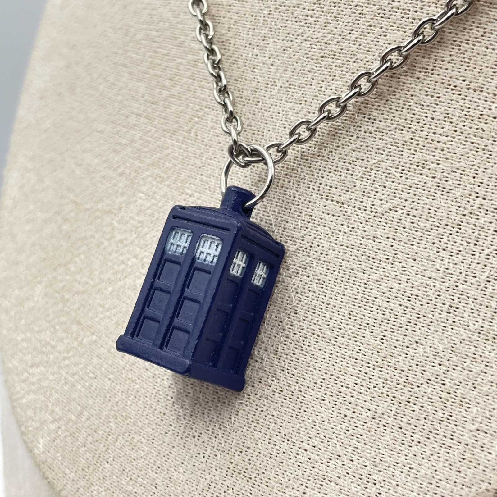 Vintage 90s Doctor Who TARDIS Police Box Pendant Necklace Blue Silver Tone Chain - Thumbnail 3