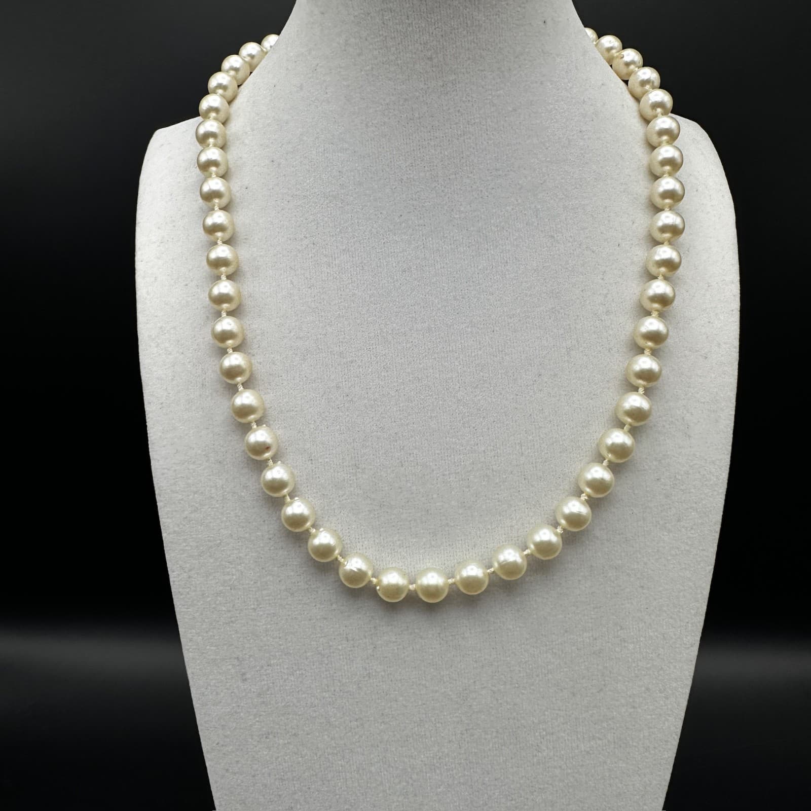 Vintage Classic Ivory Graduated Faux Pearl Necklace Single Strand 90s Jewelry - Thumbnail 2