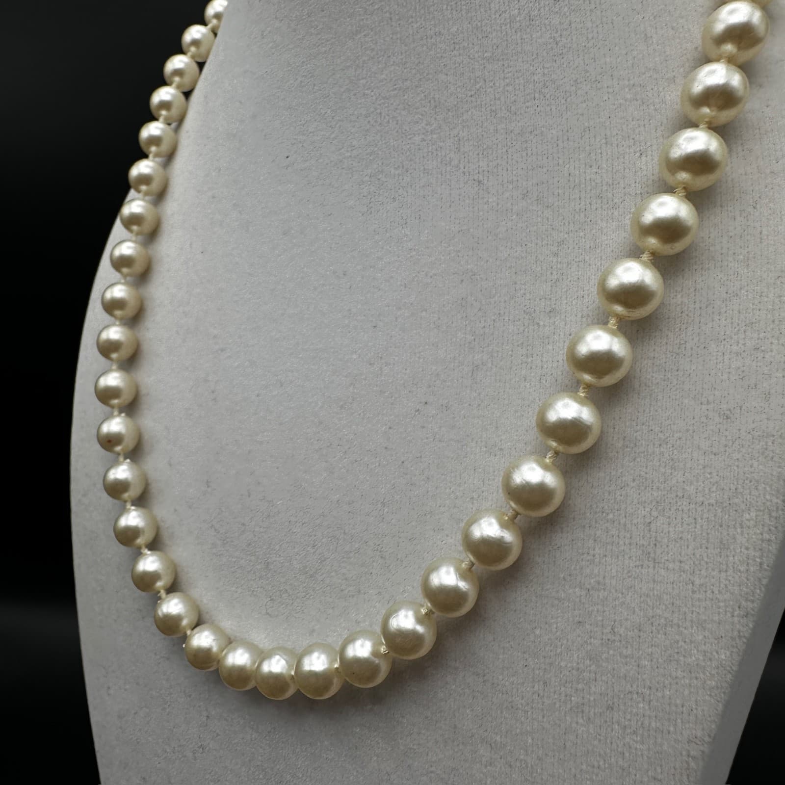 Vintage Classic Ivory Graduated Faux Pearl Necklace Single Strand 90s Jewelry - Thumbnail 4
