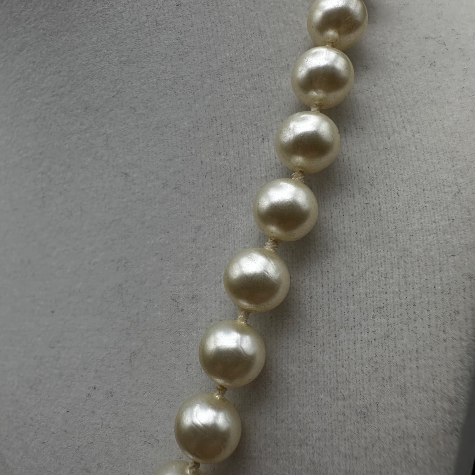 Vintage Classic Ivory Graduated Faux Pearl Necklace Single Strand 90s Jewelry - Thumbnail 7