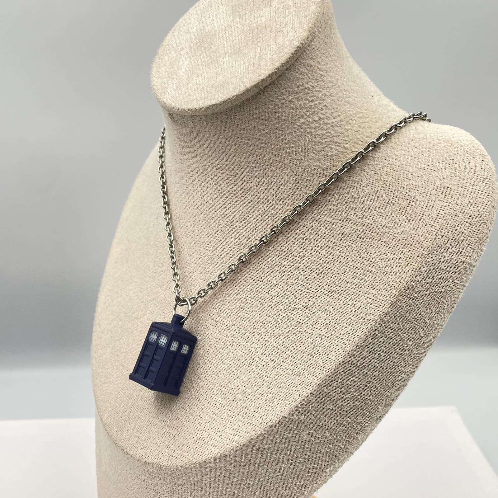 Vintage 90s Doctor Who TARDIS Police Box Pendant Necklace Blue Silver Tone Chain - Thumbnail 2