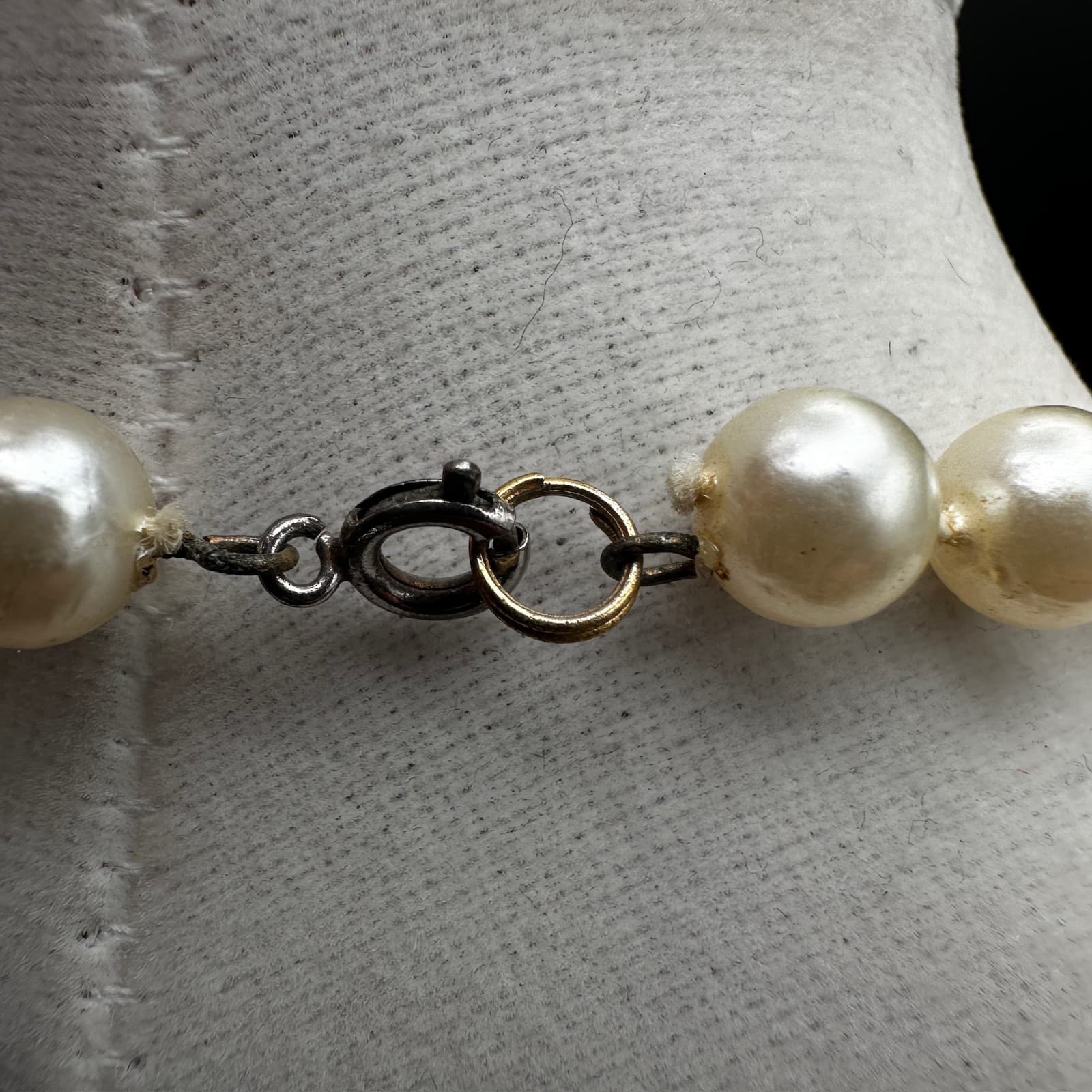 Vintage Classic Ivory Graduated Faux Pearl Necklace Single Strand 90s Jewelry - Thumbnail 8