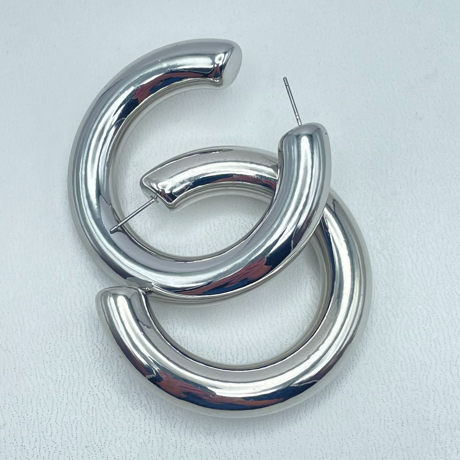 Vintage 90s Silver Tone Chunky Hoop Bold Earrings Women's Classic Jewelry - Thumbnail 3