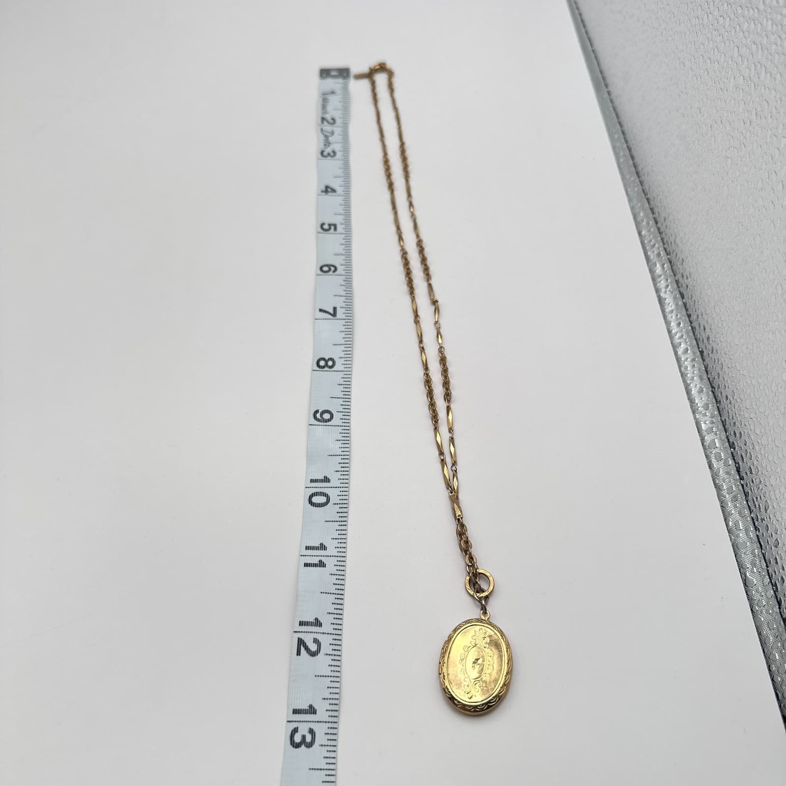 Vintage 80s Gold Tone Etched Oval Locket Necklace Bar Link Chain Boho Jewelry - Thumbnail 6