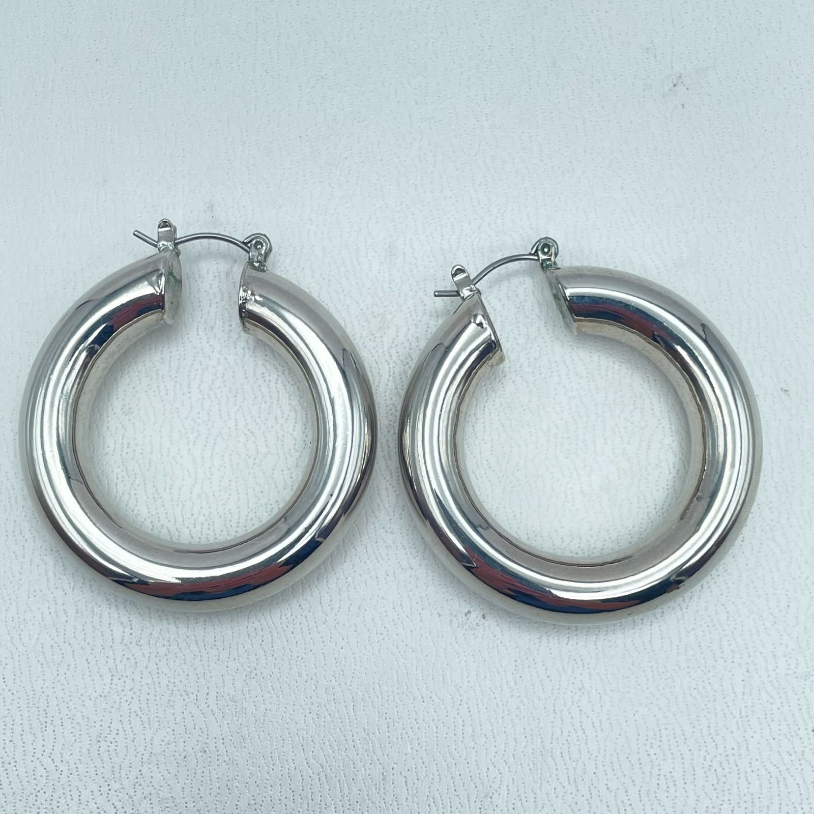 Vintage 90s Silver Tone Chunky Hoop Bold Earrings Women's Classic Jewelry - Thumbnail 2