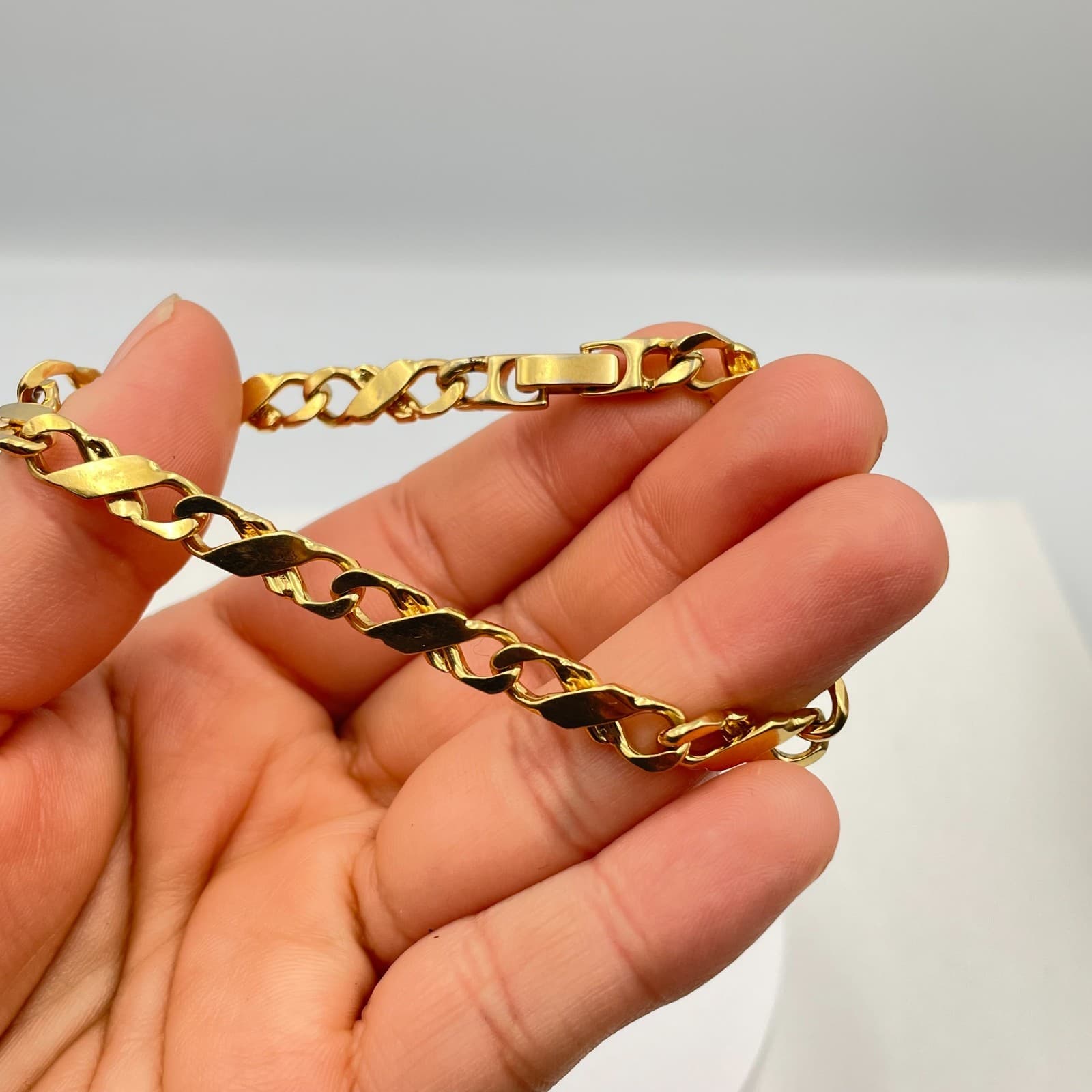 Vintage 90s Gold Tone Infinity Link Chain Bracelet Statement Women's Jewelry - Thumbnail 4