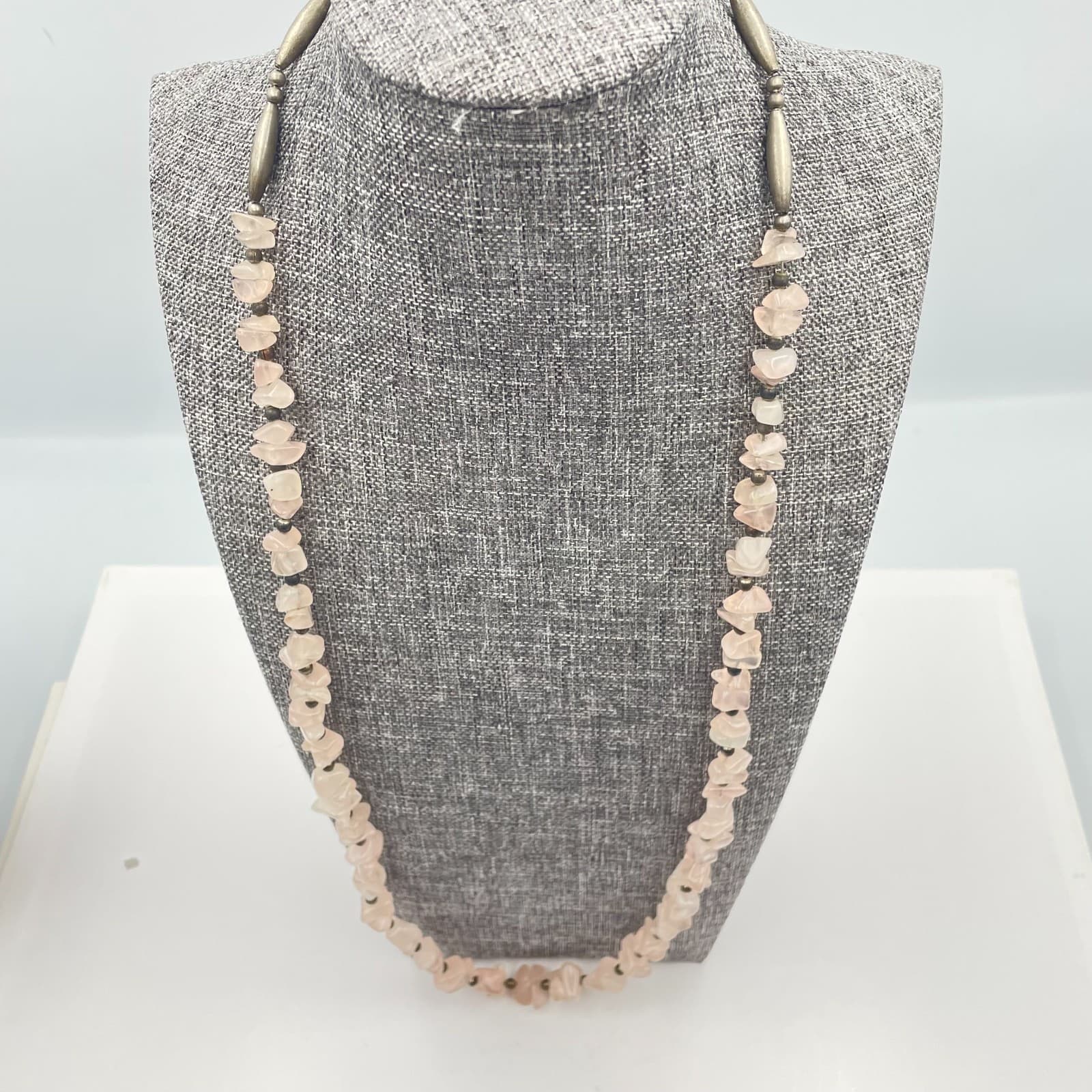 Vintage 80s Rose Quartz Style Pink Stone Chip Necklace Boho Classic Jewelry - Thumbnail 2