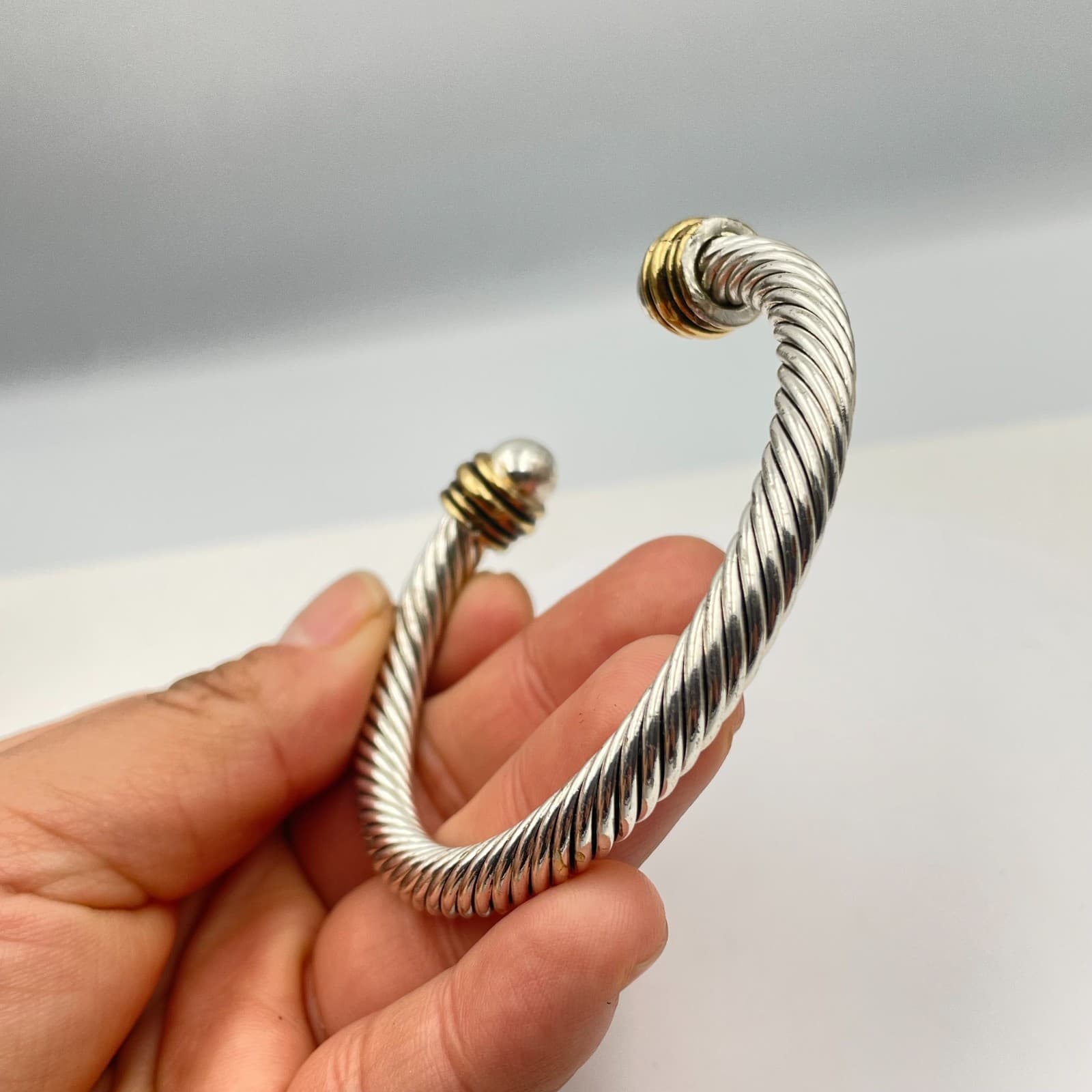 Vintage 90s Silver/Gold Tone Twisted Cable Hand Bracelet Women's Classic Jewelry - Thumbnail 4