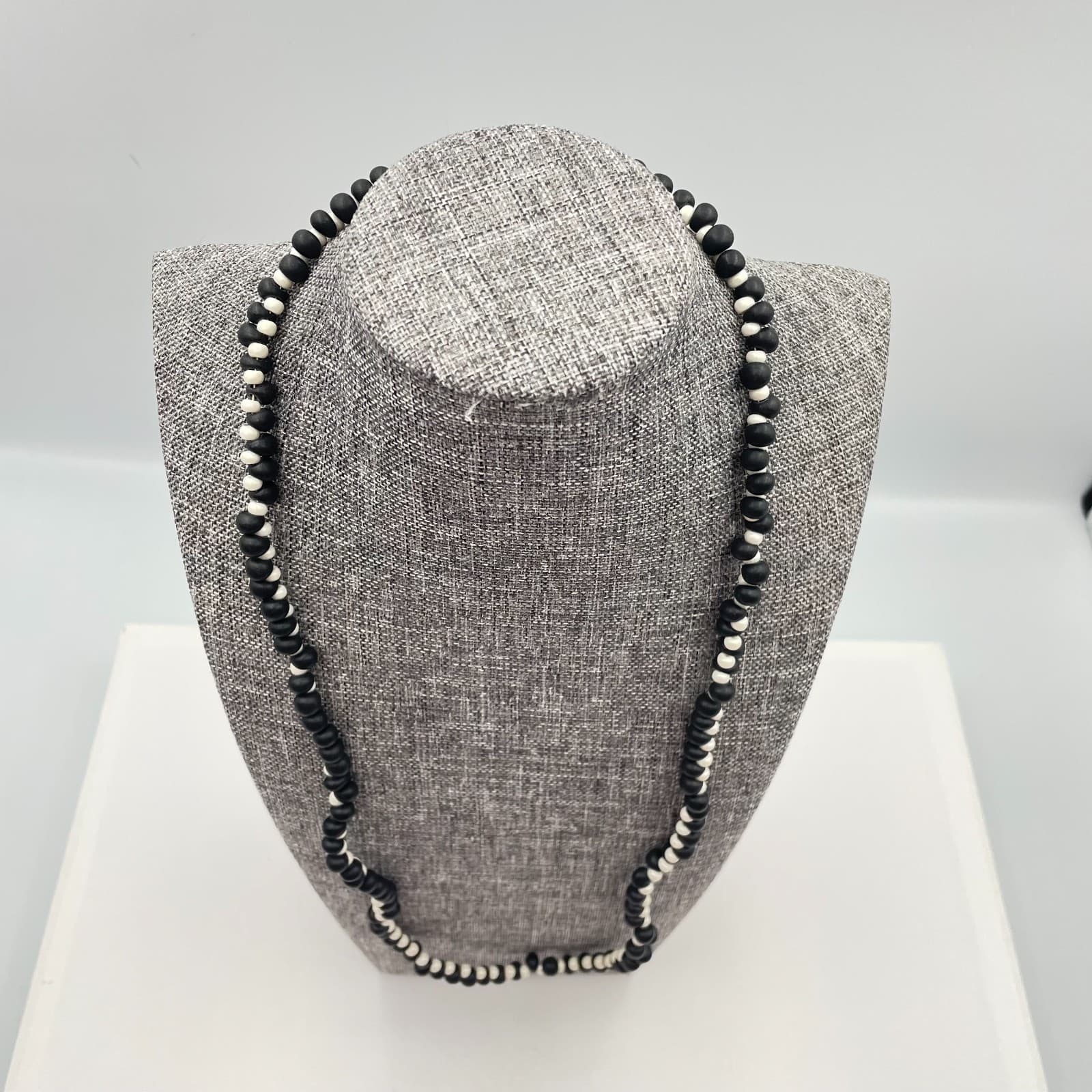 Vintage 90s Y2K Black White Matte Bead Necklace Boho Women's Classic Jewelry - Thumbnail 2