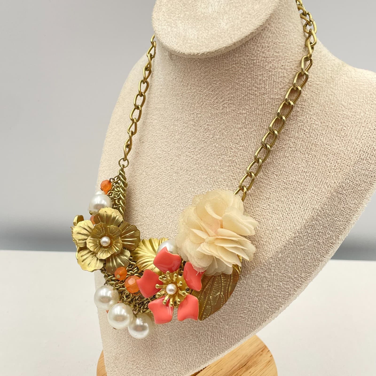 Vintage 90s Robert Rose Floral Bib Necklace Gold Tone Glass Pearl Coral Pink - Thumbnail 6