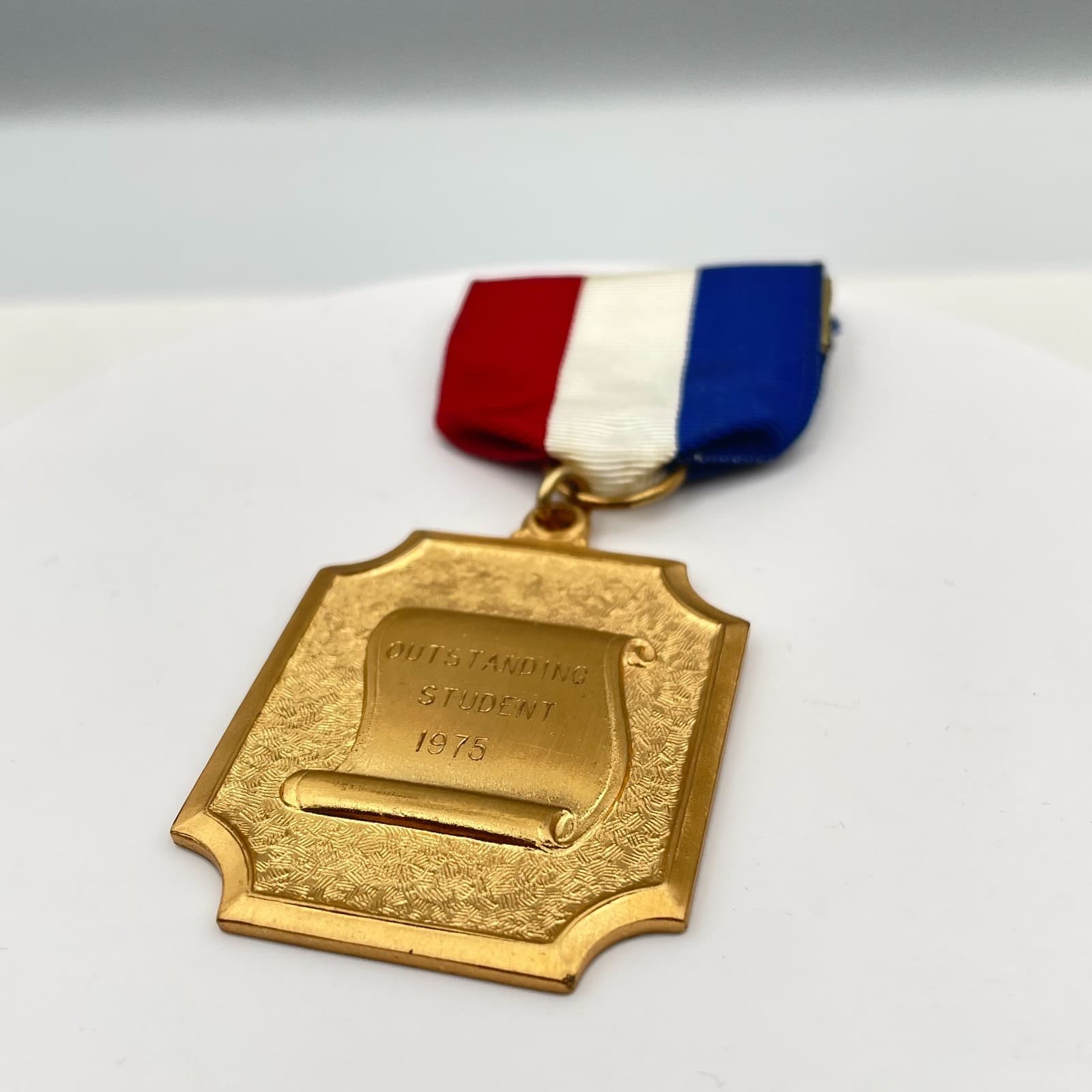 Vintage Outstanding Student 1975 Medal Brooch Pin Gold Tone Ribbon Award Case - Thumbnail 2