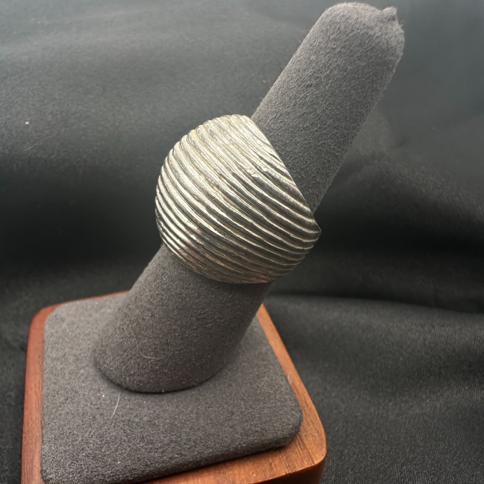 Vintage 80s Silver Tone Ribbed Dome Ring Groovy Textured Statement Band Jewelry - Thumbnail 10