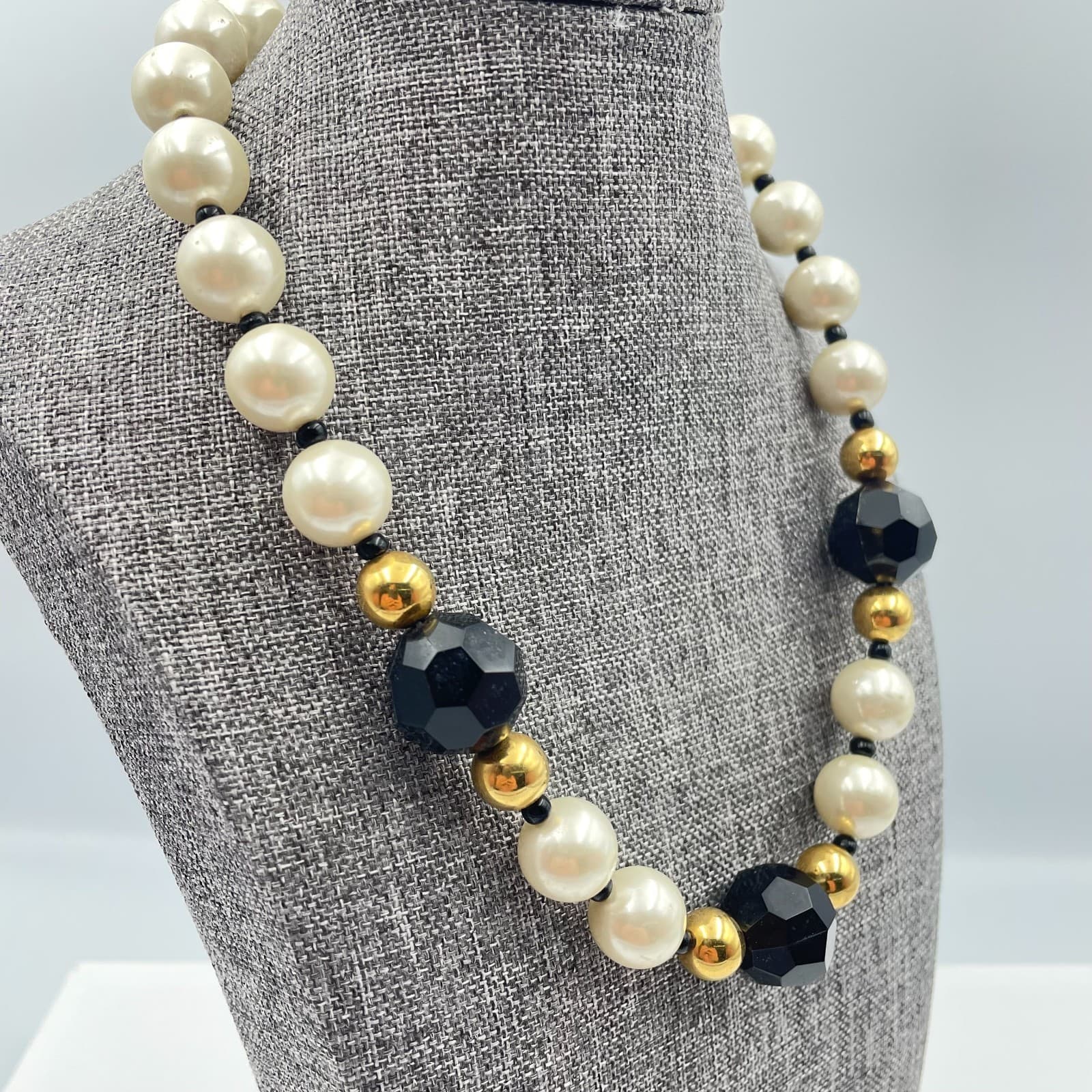 Vintage 90s Gold-Tone Faux Pearl Necklace Black Beaded Women's Classic Retro - Thumbnail 3