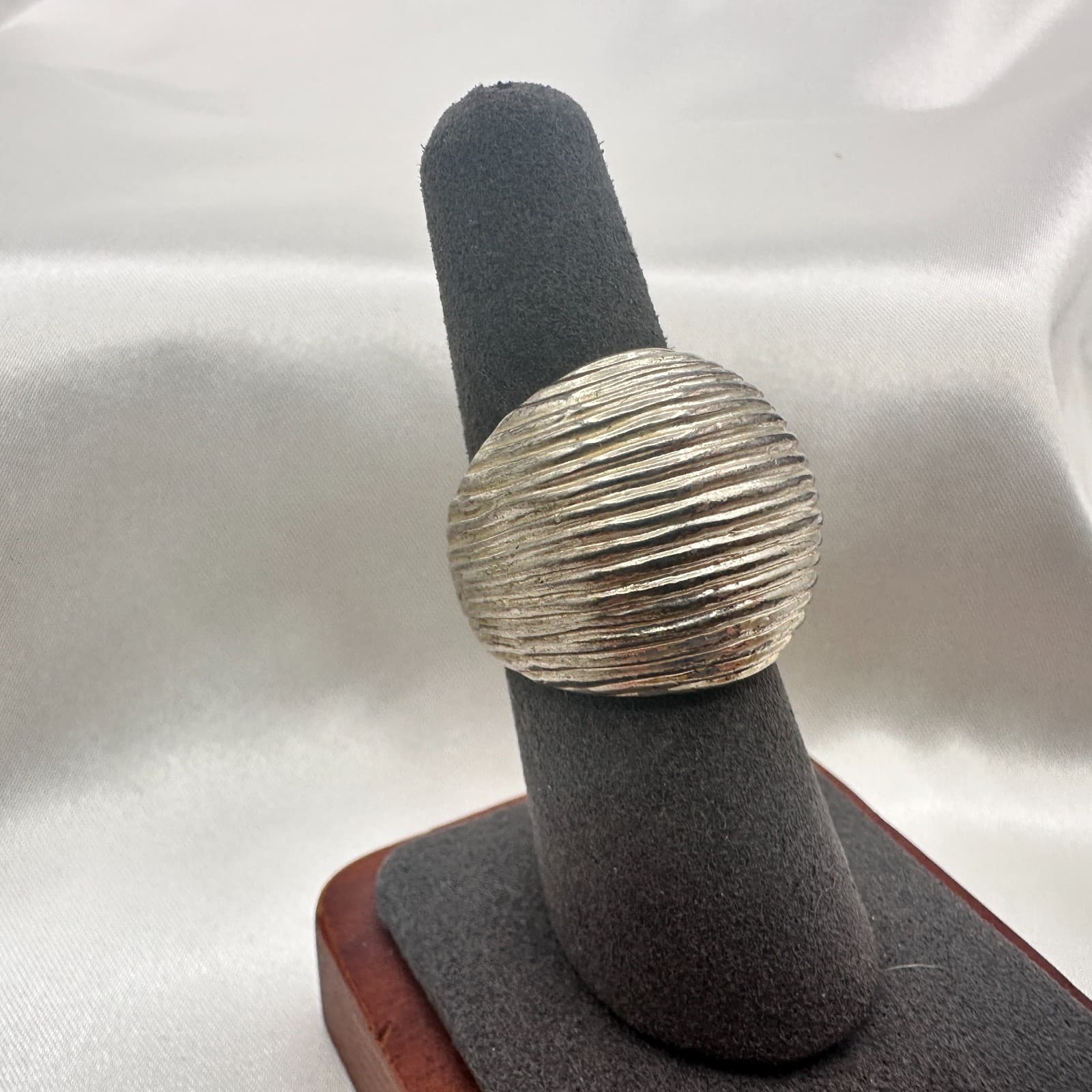 Vintage 80s Silver Tone Ribbed Dome Ring Groovy Textured Statement Band Jewelry - Image 1