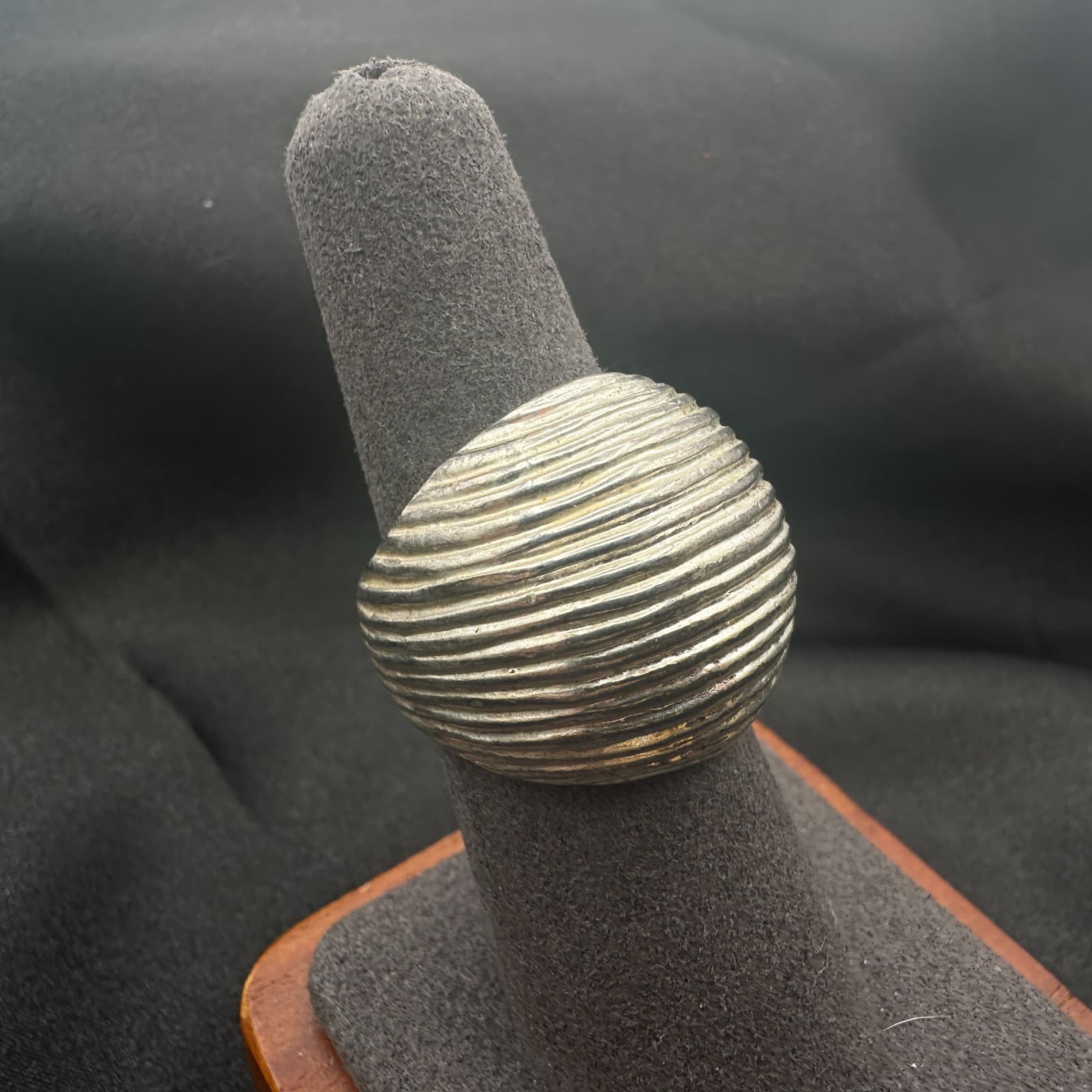 Vintage 80s Silver Tone Ribbed Dome Ring Groovy Textured Statement Band Jewelry - Thumbnail 8