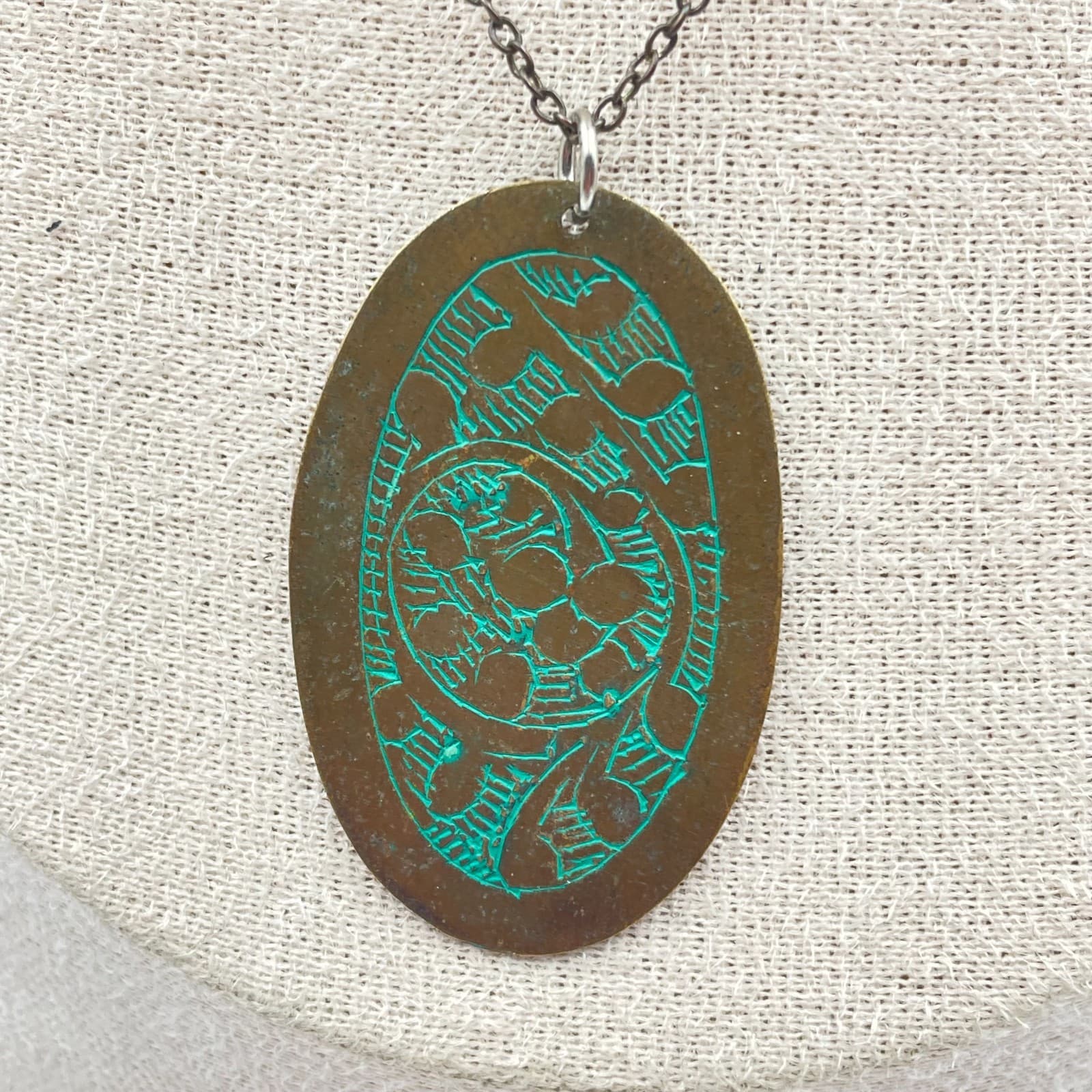 Vintage Y2K Copper Tone Etched Green Oval Pendant Necklace Boho Women's Jewelry - Image 1