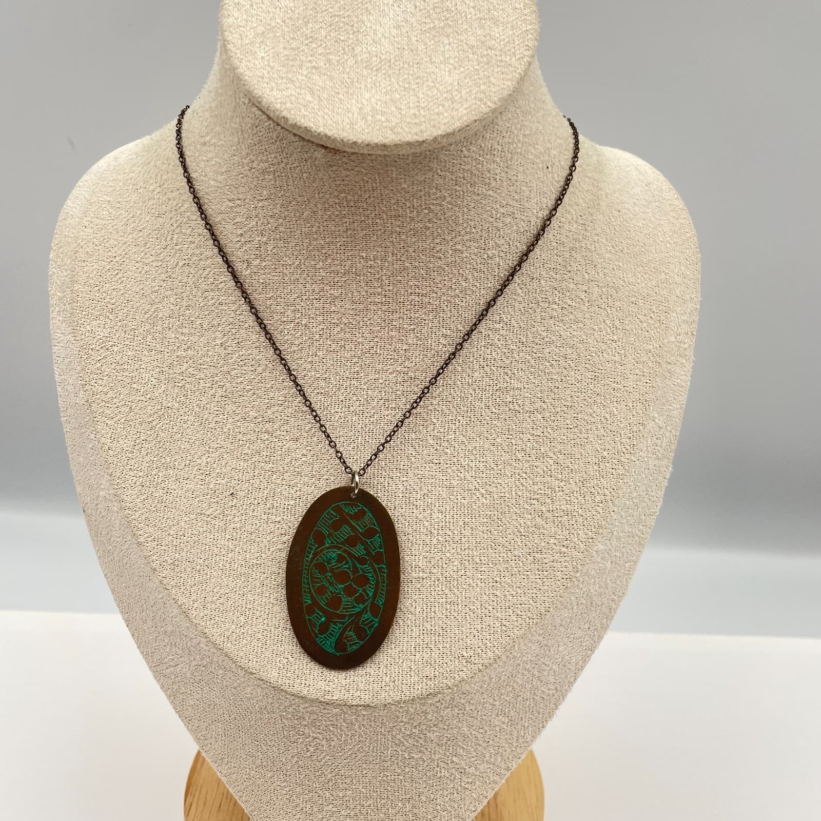 Vintage Y2K Copper Tone Etched Green Oval Pendant Necklace Boho Women's Jewelry - Thumbnail 2