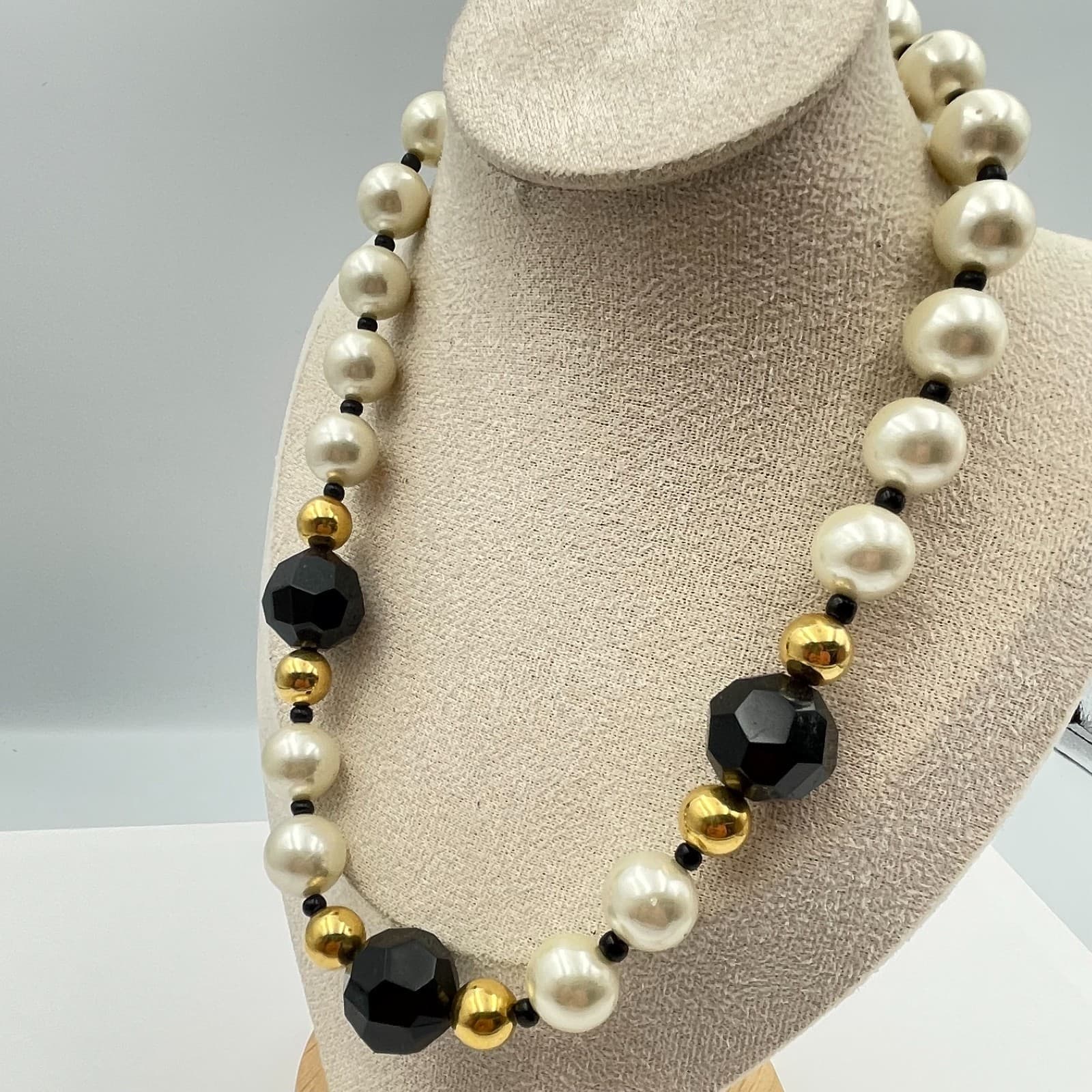 Vintage 90s Gold-Tone Faux Pearl Necklace Black Beaded Women's Classic Retro - Thumbnail 6