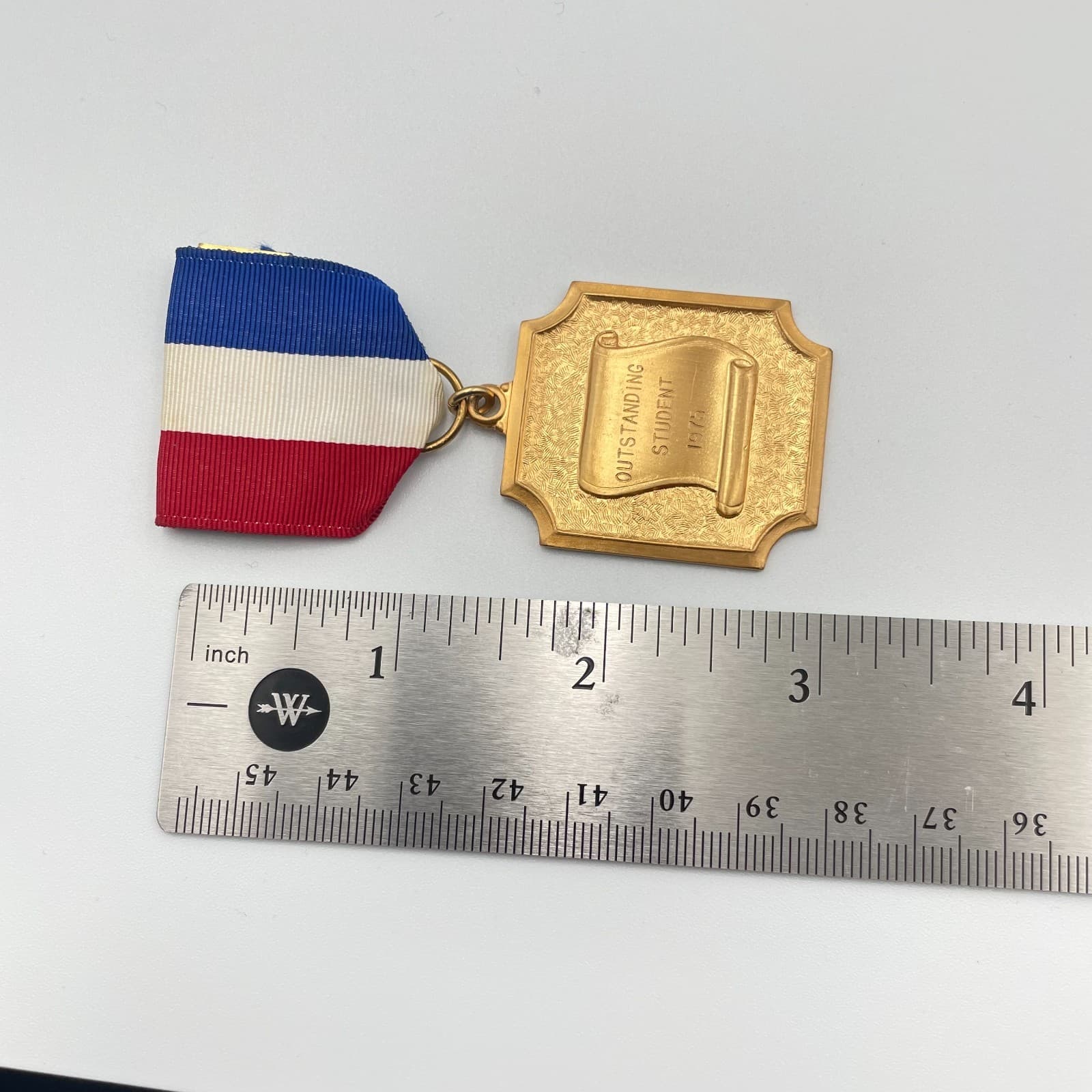 Vintage Outstanding Student 1975 Medal Brooch Pin Gold Tone Ribbon Award Case - Thumbnail 9