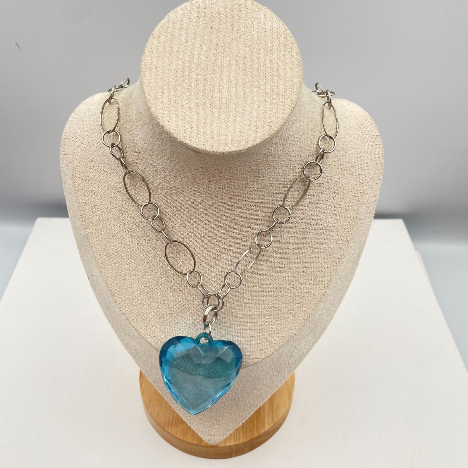 Vintage Y2K Silver Tone Oval Link Chain Blue Heart Pendant Necklace Jewelry - Thumbnail 2