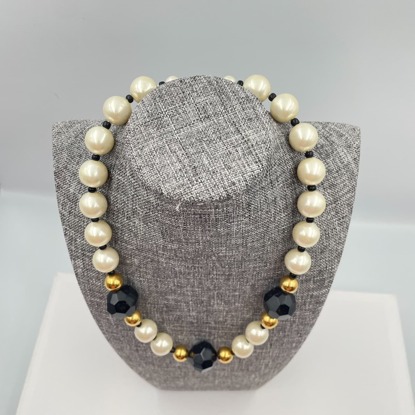 Vintage 90s Gold-Tone Faux Pearl Necklace Black Beaded Women's Classic Retro - Thumbnail 2