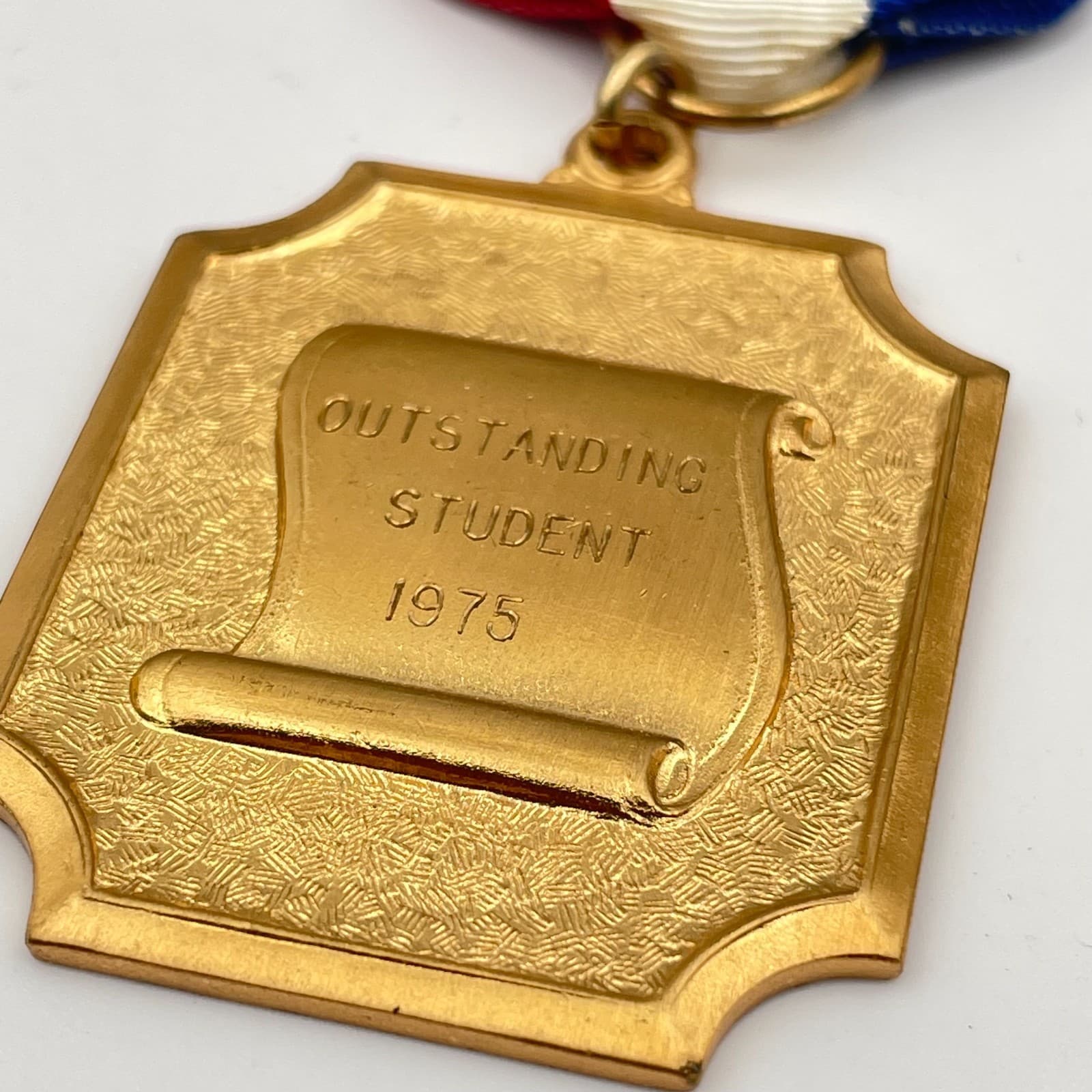 Vintage Outstanding Student 1975 Medal Brooch Pin Gold Tone Ribbon Award Case - Thumbnail 3