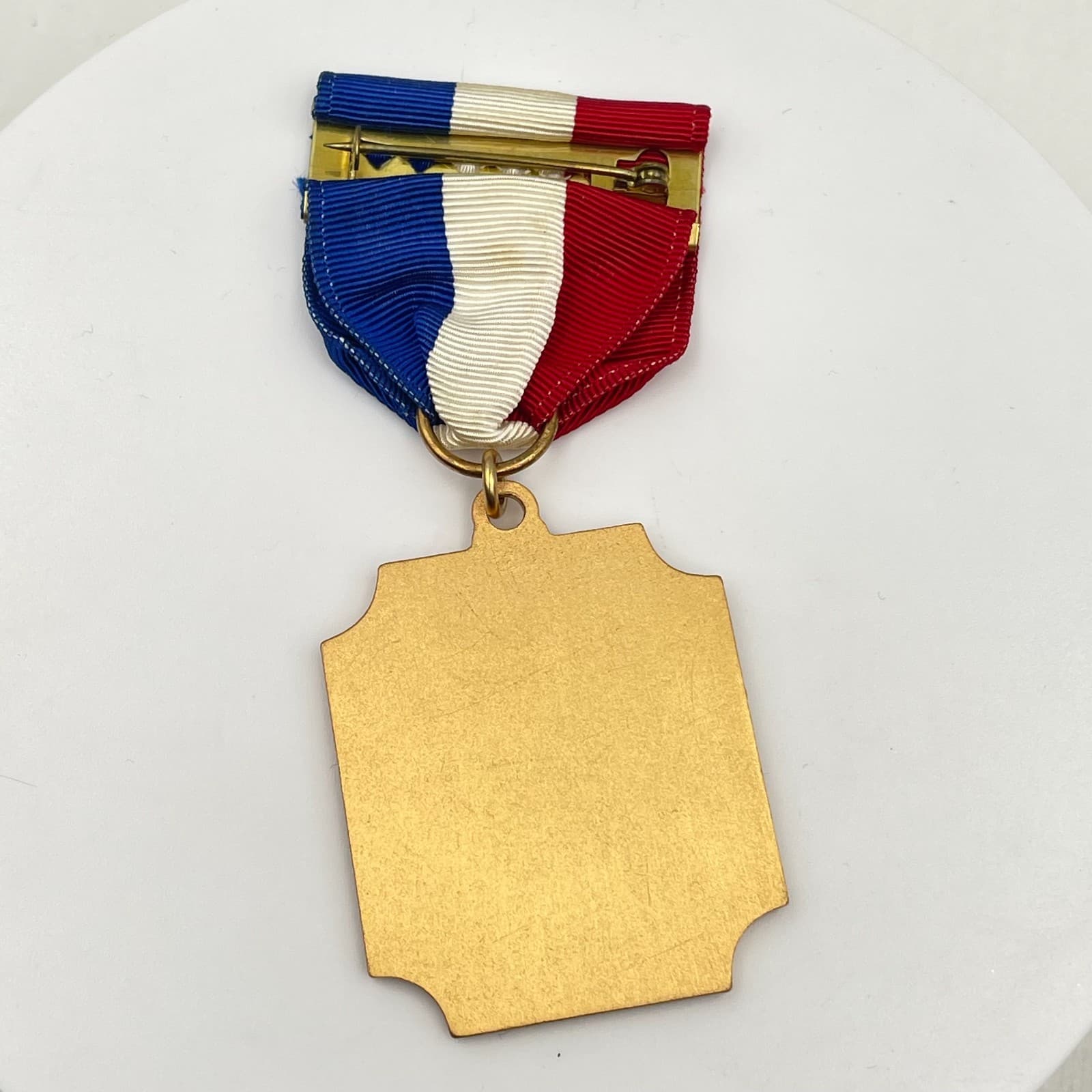 Vintage Outstanding Student 1975 Medal Brooch Pin Gold Tone Ribbon Award Case - Thumbnail 6