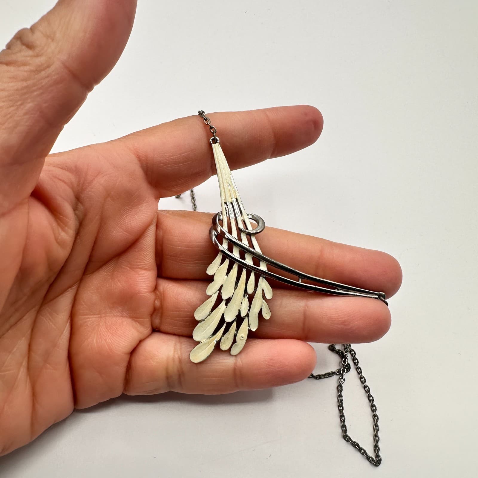 Vintage 80s Women Necklace Cream Enamel Leaf Swirl Silver Tone Fashion Jewelry - Thumbnail 6
