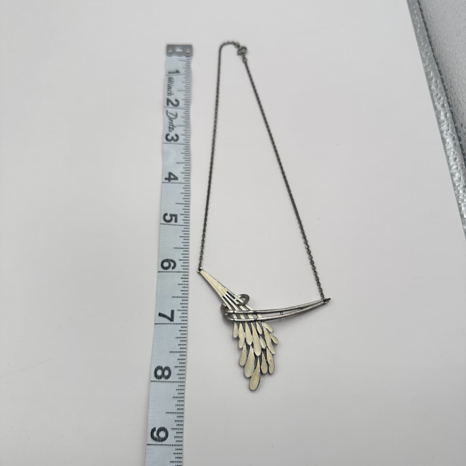 Vintage 80s Women Necklace Cream Enamel Leaf Swirl Silver Tone Fashion Jewelry - Thumbnail 7