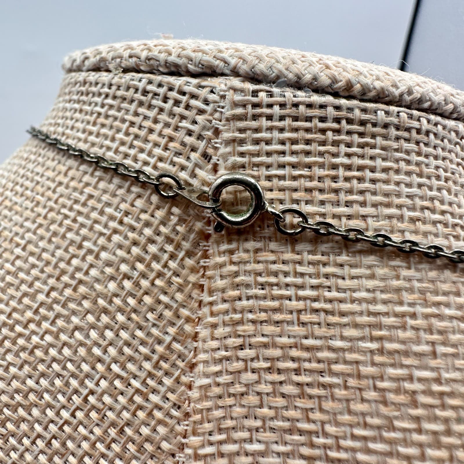 Vintage 80s Women Necklace Cream Enamel Leaf Swirl Silver Tone Fashion Jewelry - Thumbnail 5