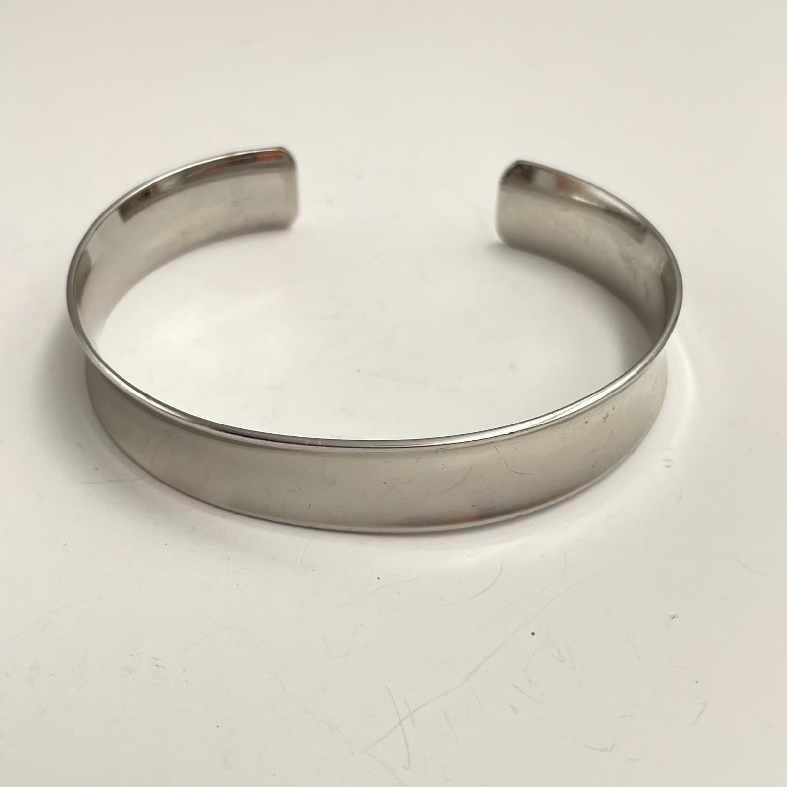 Vintage 90s Silver Tone Minimalist Concave Cuff Bracelet Classic Fashion Jewelry - Image 1
