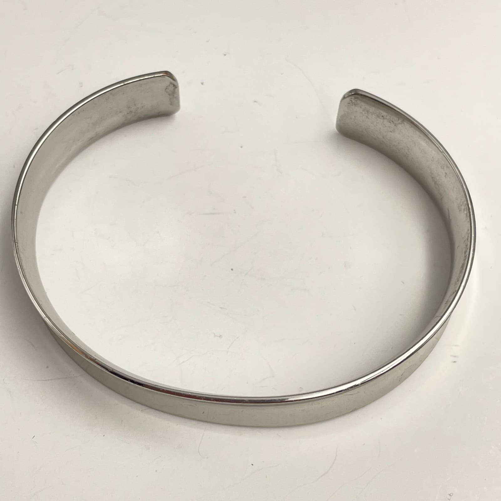 Vintage 90s Silver Tone Minimalist Concave Cuff Bracelet Classic Fashion Jewelry - Thumbnail 2