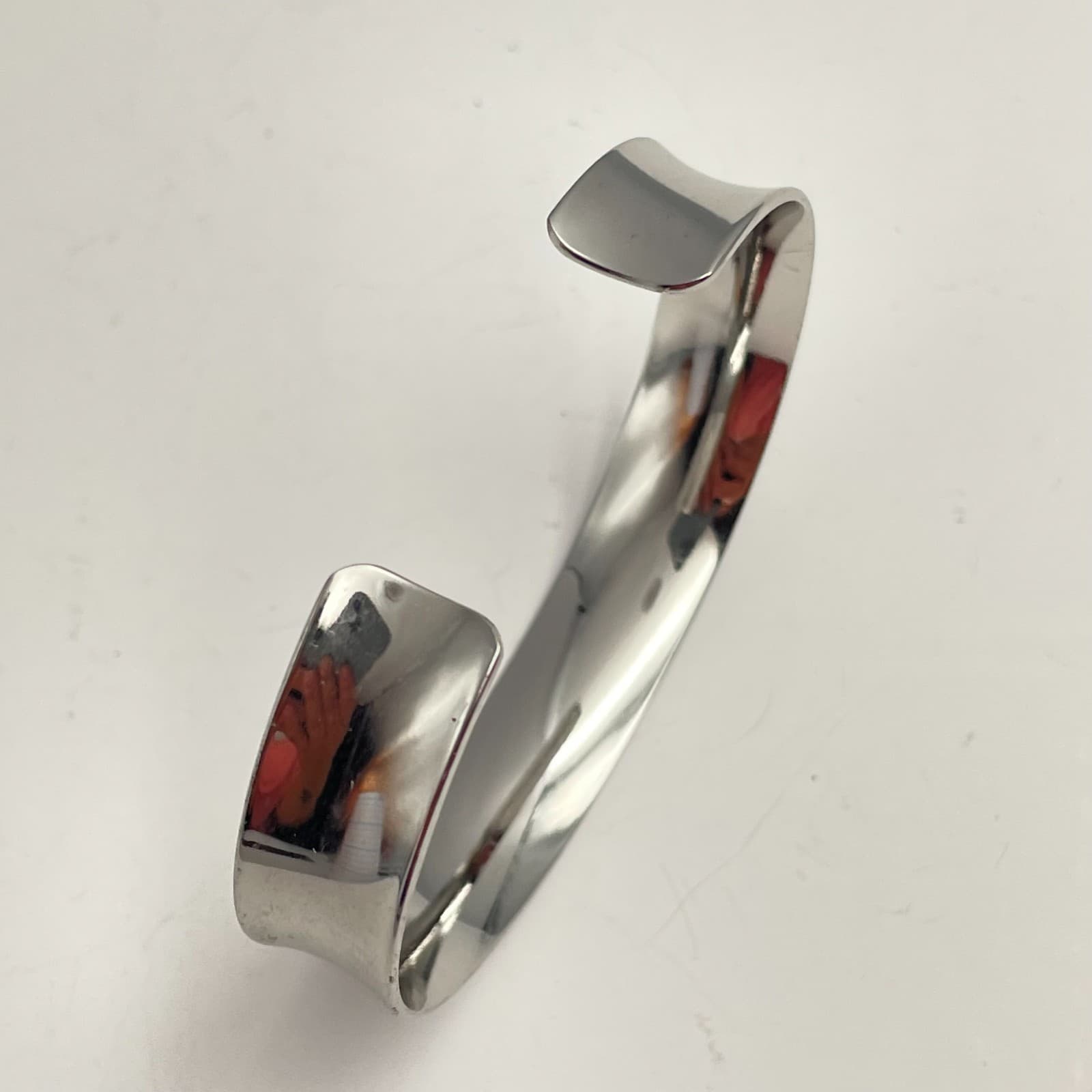 Vintage 90s Silver Tone Minimalist Concave Cuff Bracelet Classic Fashion Jewelry - Thumbnail 3