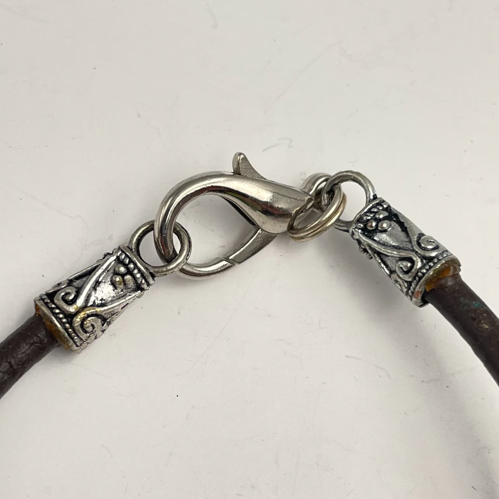 Vintage 90s Brown Leather Cord Bracelet Green Glass Beads Boho Silver Tone - Thumbnail 3