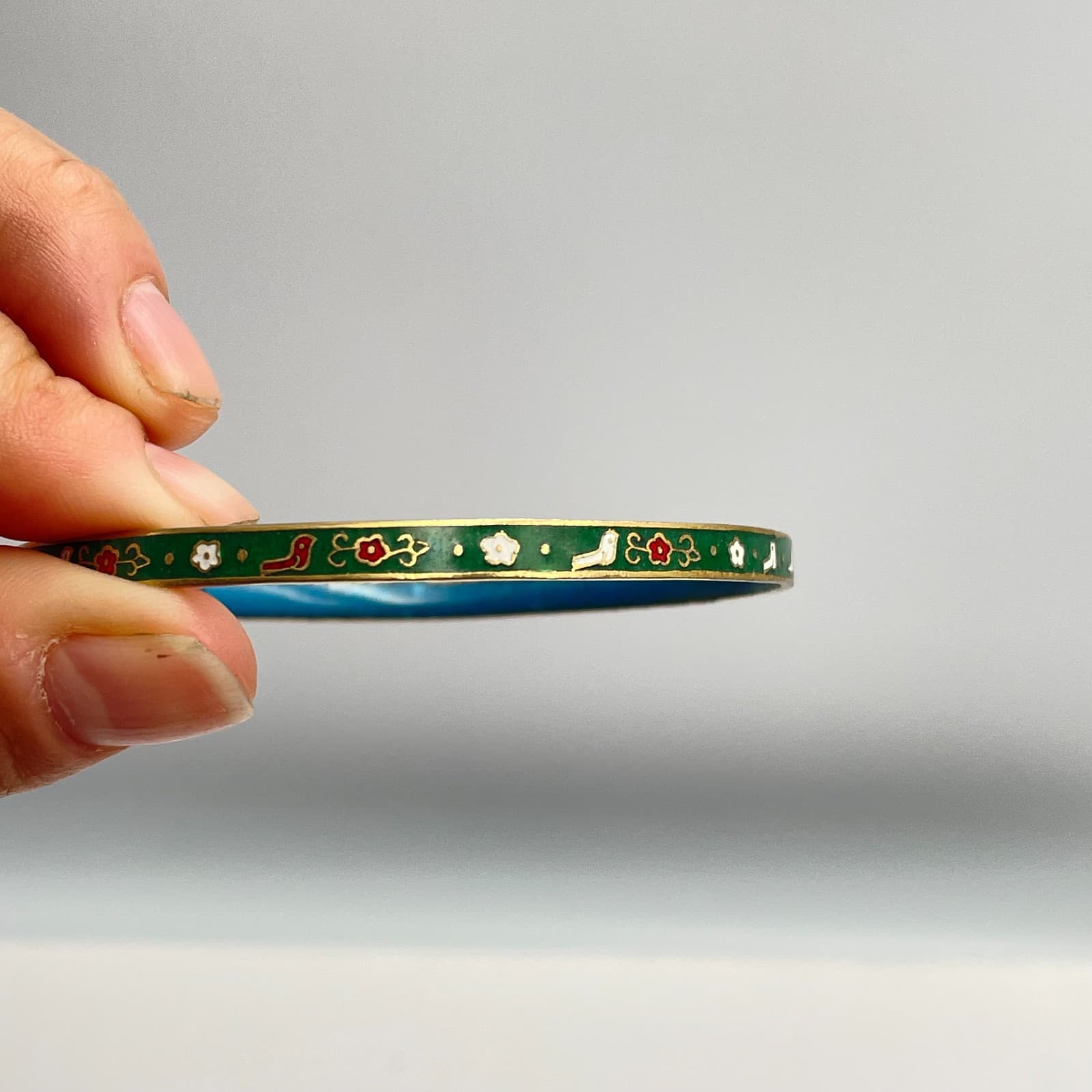 Vintage 80s Green Floral Enamel Bangle Bracelet Gold Tone Boho Fashion Jewelry - Thumbnail 5