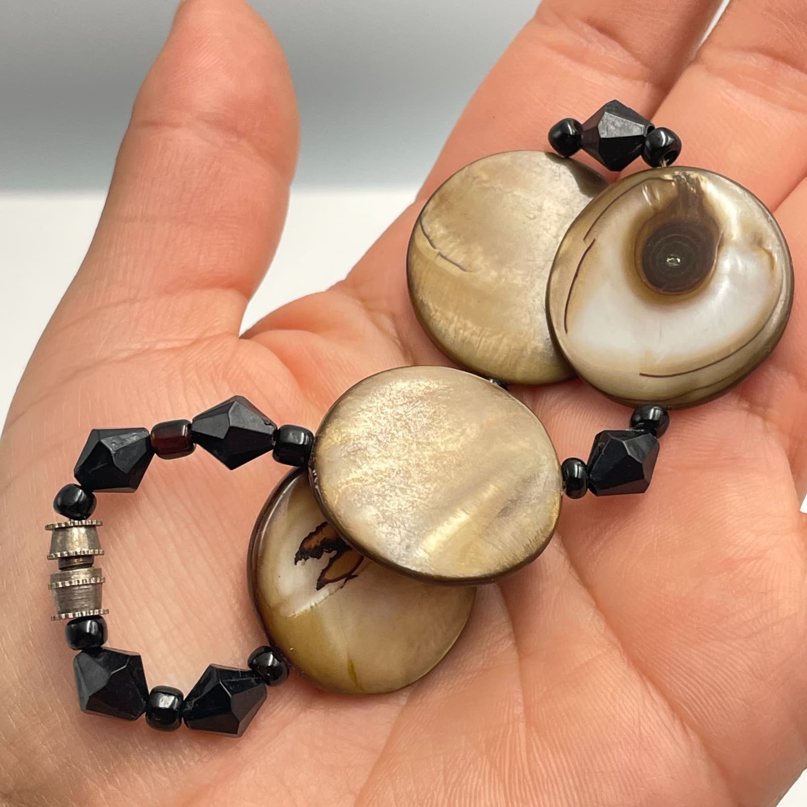 Vintage 90s Brown Shell & Black Glass Bead Bracelet Boho Earthy Minimalist - Thumbnail 6