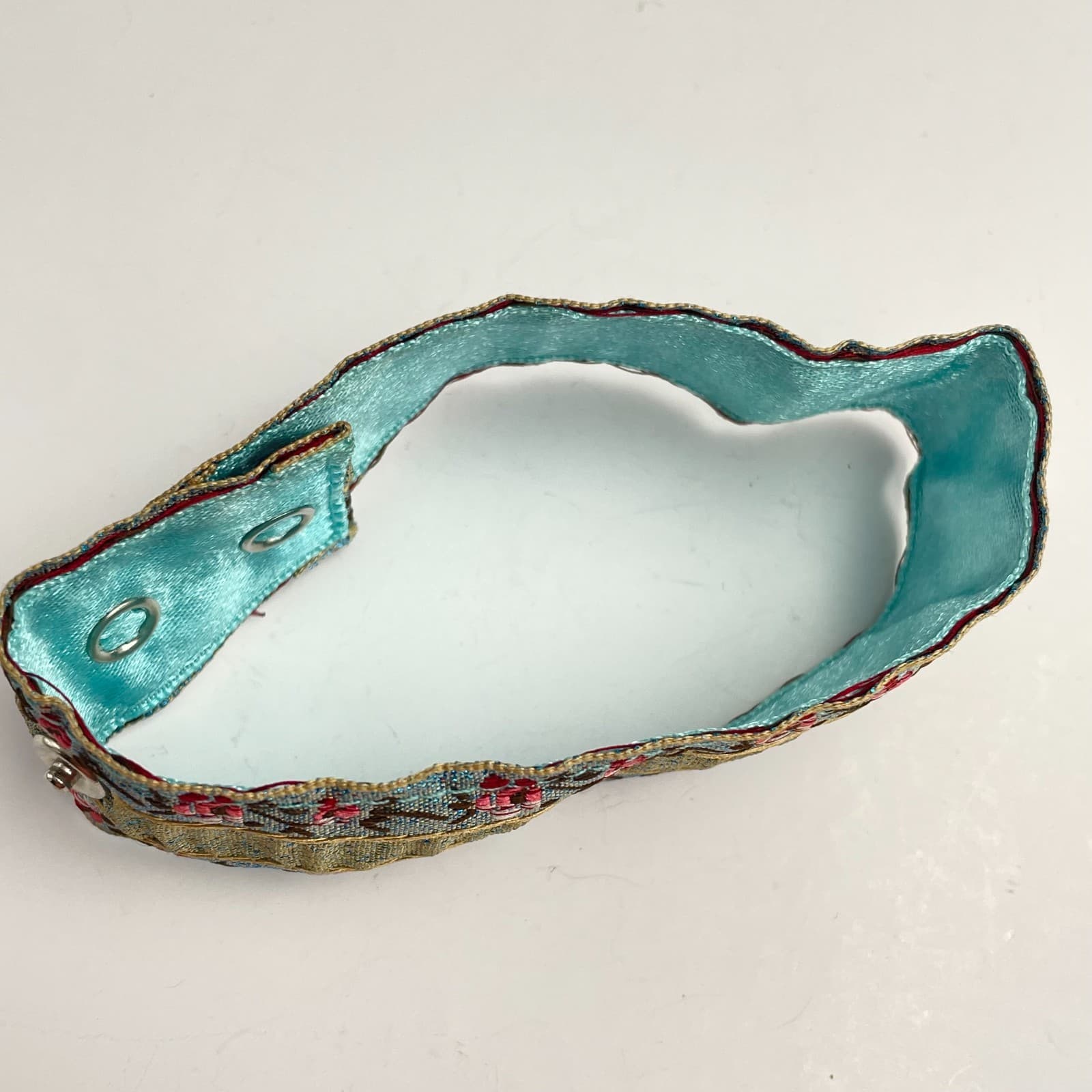 Vintage 90s Embroidered Floral Ribbon Bracelet Classic Boho Fashion Jewelry - Thumbnail 2