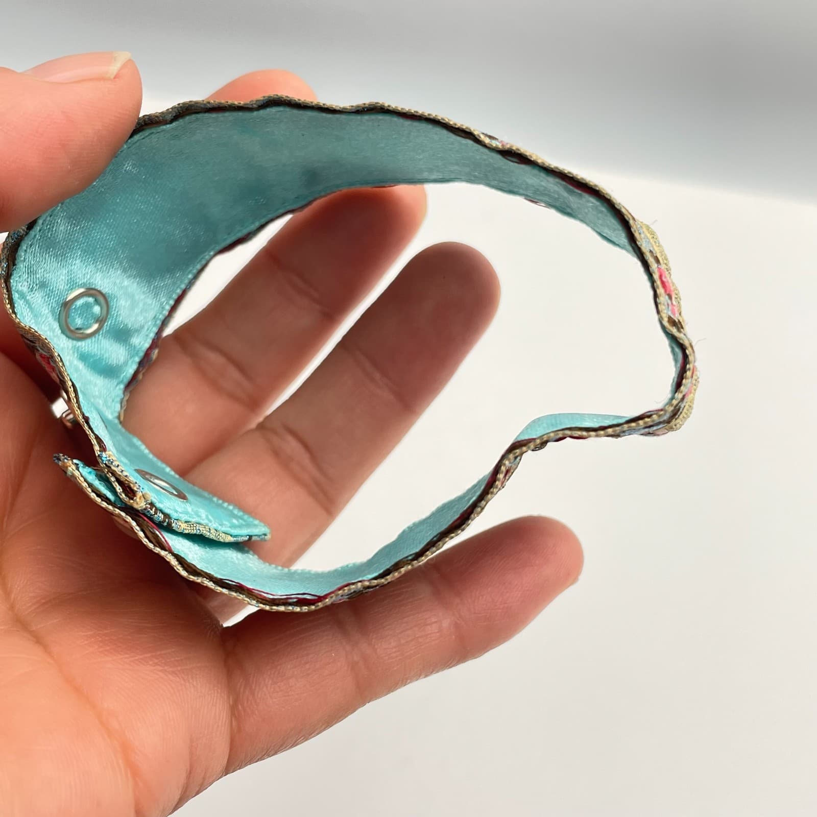 Vintage 90s Embroidered Floral Ribbon Bracelet Classic Boho Fashion Jewelry - Thumbnail 7