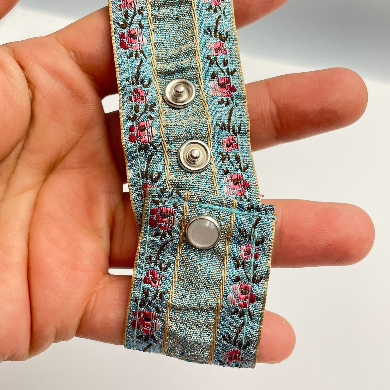 Vintage 90s Embroidered Floral Ribbon Bracelet Classic Boho Fashion Jewelry - Thumbnail 5