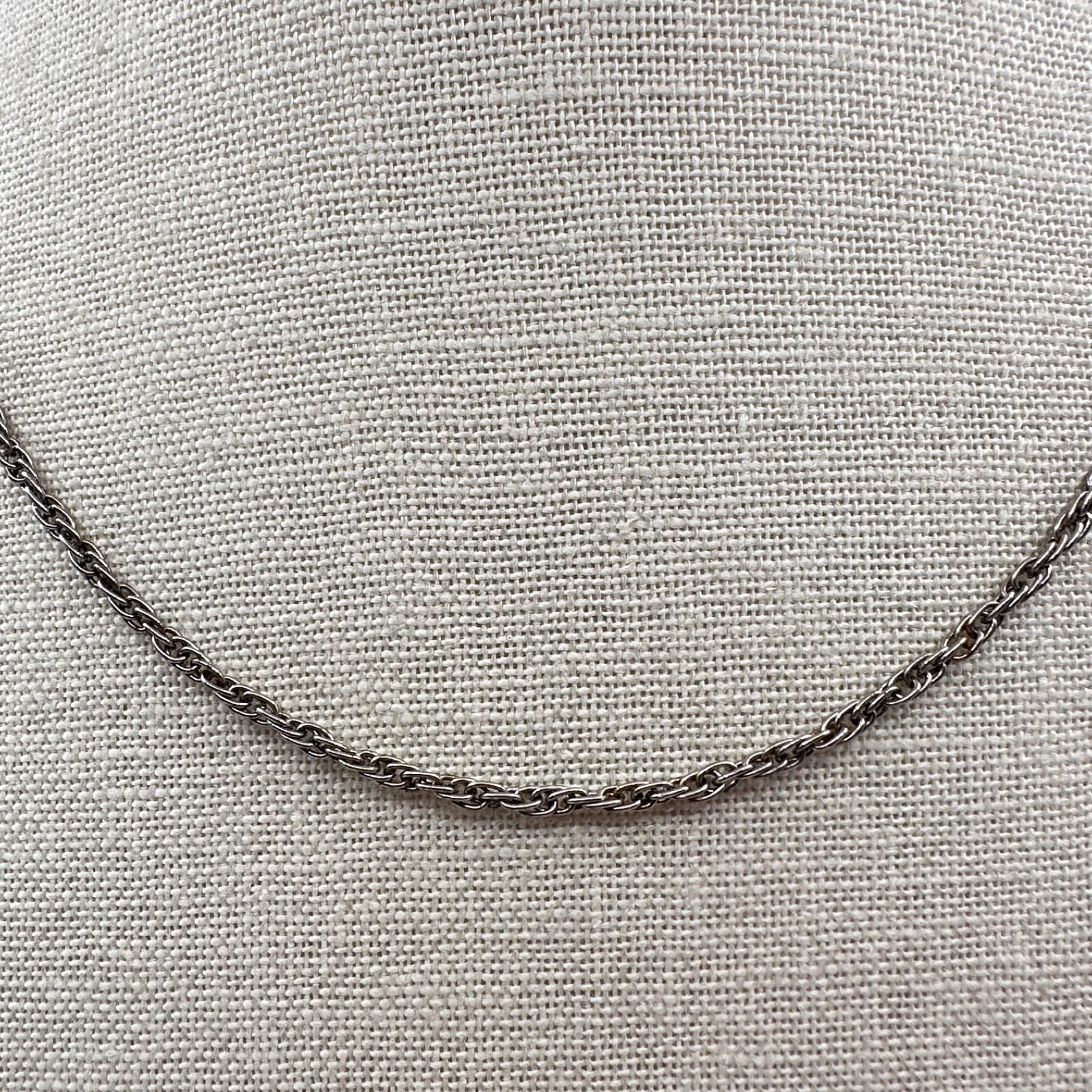 Vintage 90s Silver Tone Twisted Rope Chain Necklace Minimalist Fashion Jewelry - Thumbnail 2