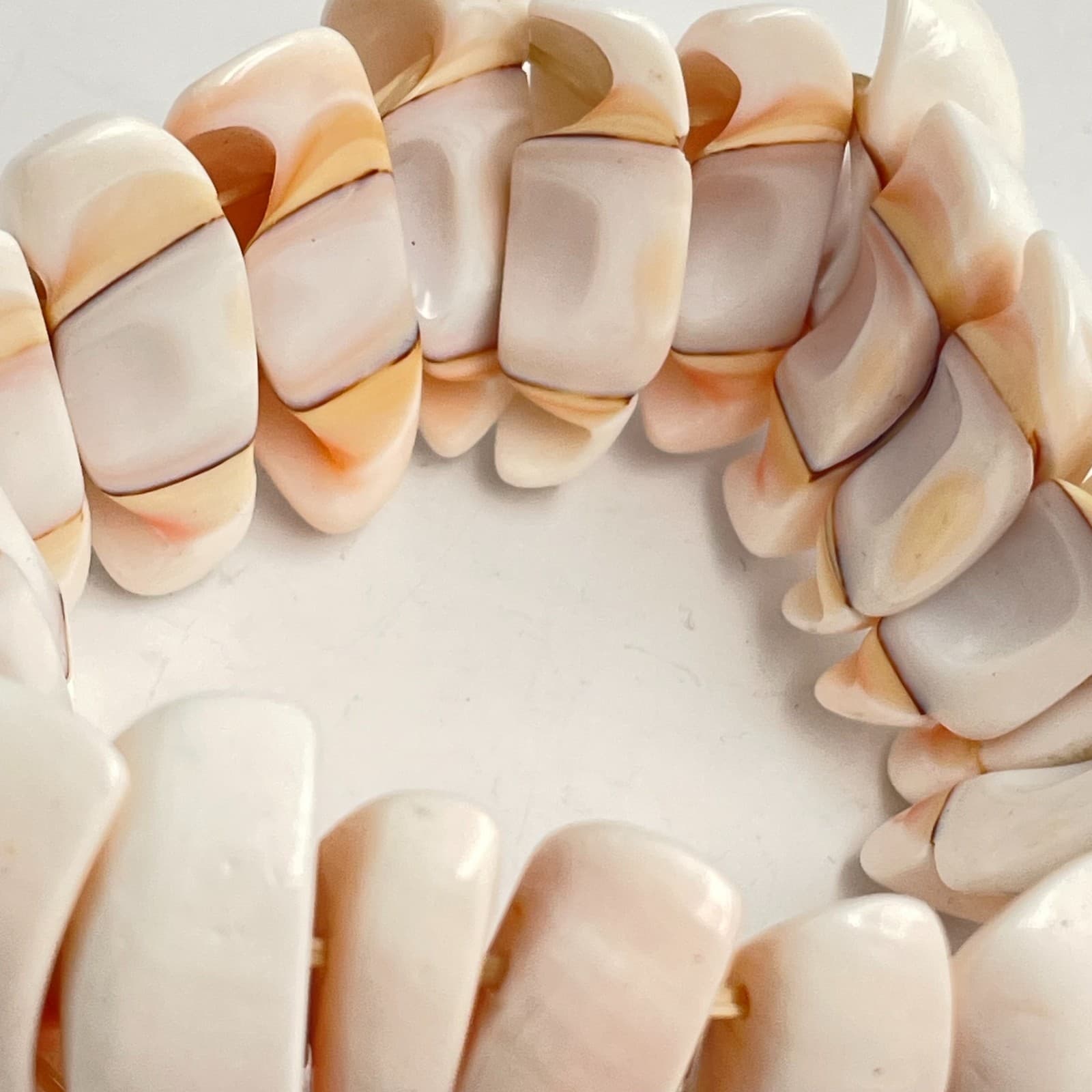 Vintage 90s White Shell Stretch Bracelet Boho Chunky Coastal Statement Jewelry - Thumbnail 3