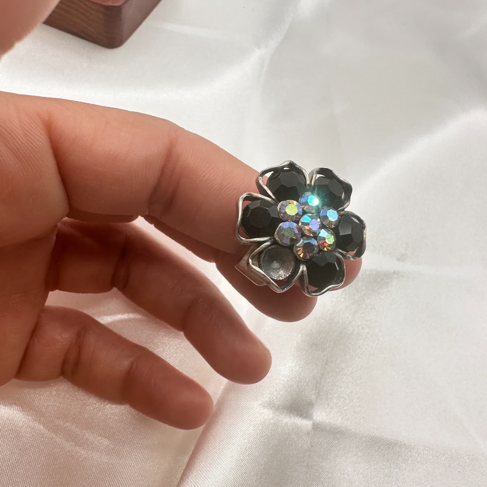 Vintage 80s Silver Tone Black Flower Ring Aurora Borealis Statement Band Jewelry - Thumbnail 5