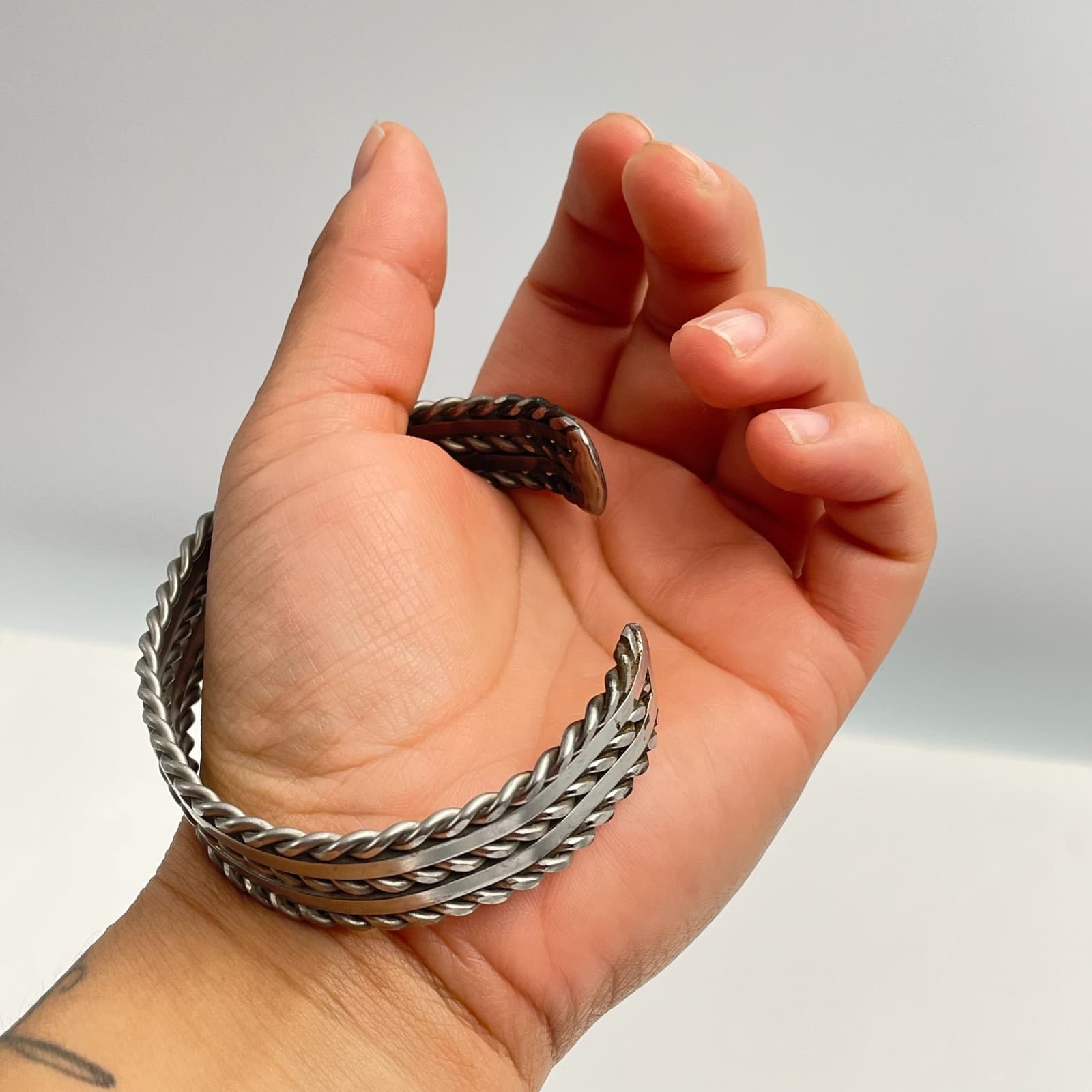 Vintage 90s Silver Tone Twisted Cable Cuff Bracelet Boho Minimalist Jewelry - Thumbnail 7