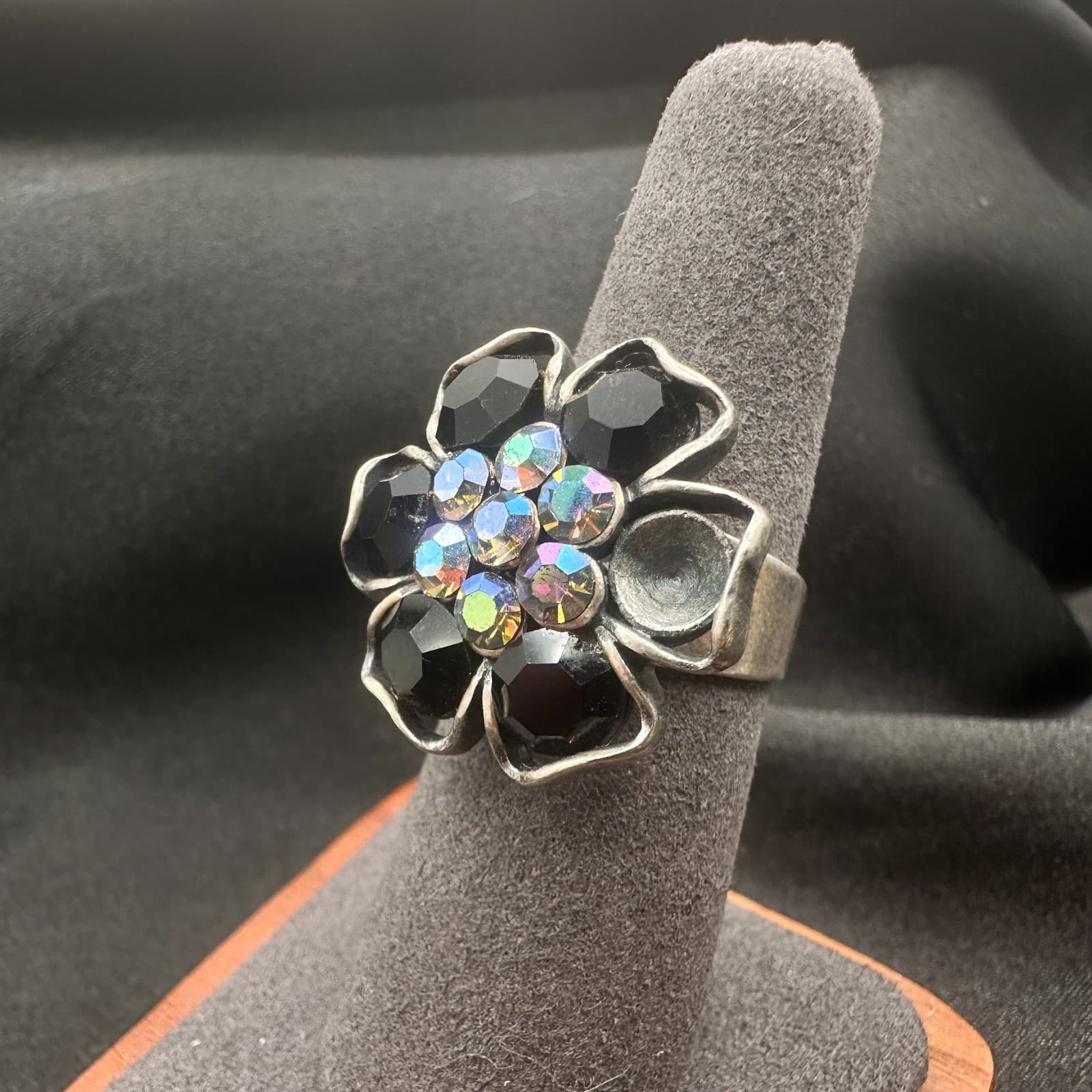 Vintage 80s Silver Tone Black Flower Ring Aurora Borealis Statement Band Jewelry - Thumbnail 8