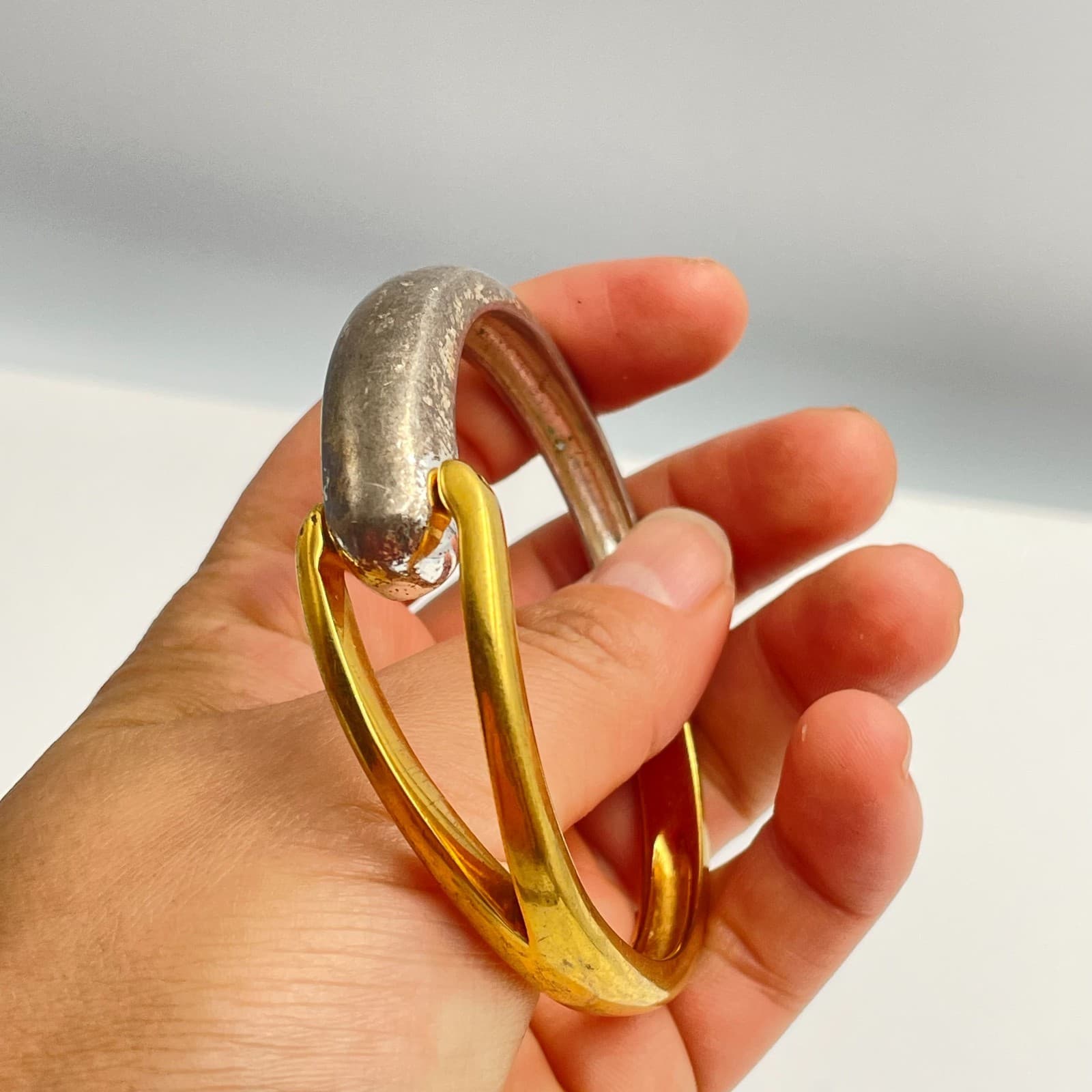 Vintage 90s Two Tone Hinged Metal Bangle Bracelet Minimalist Fashion Jewelry - Thumbnail 4