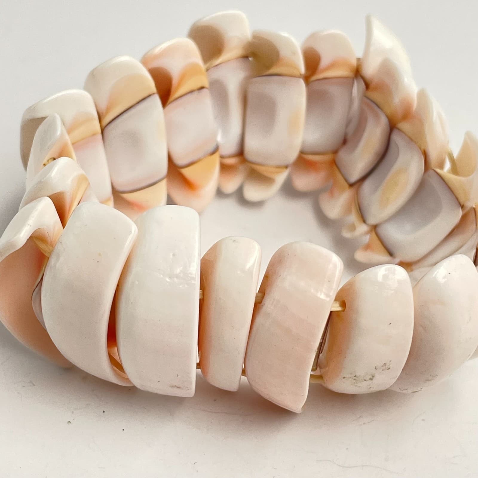 Vintage 90s White Shell Stretch Bracelet Boho Chunky Coastal Statement Jewelry - Thumbnail 2