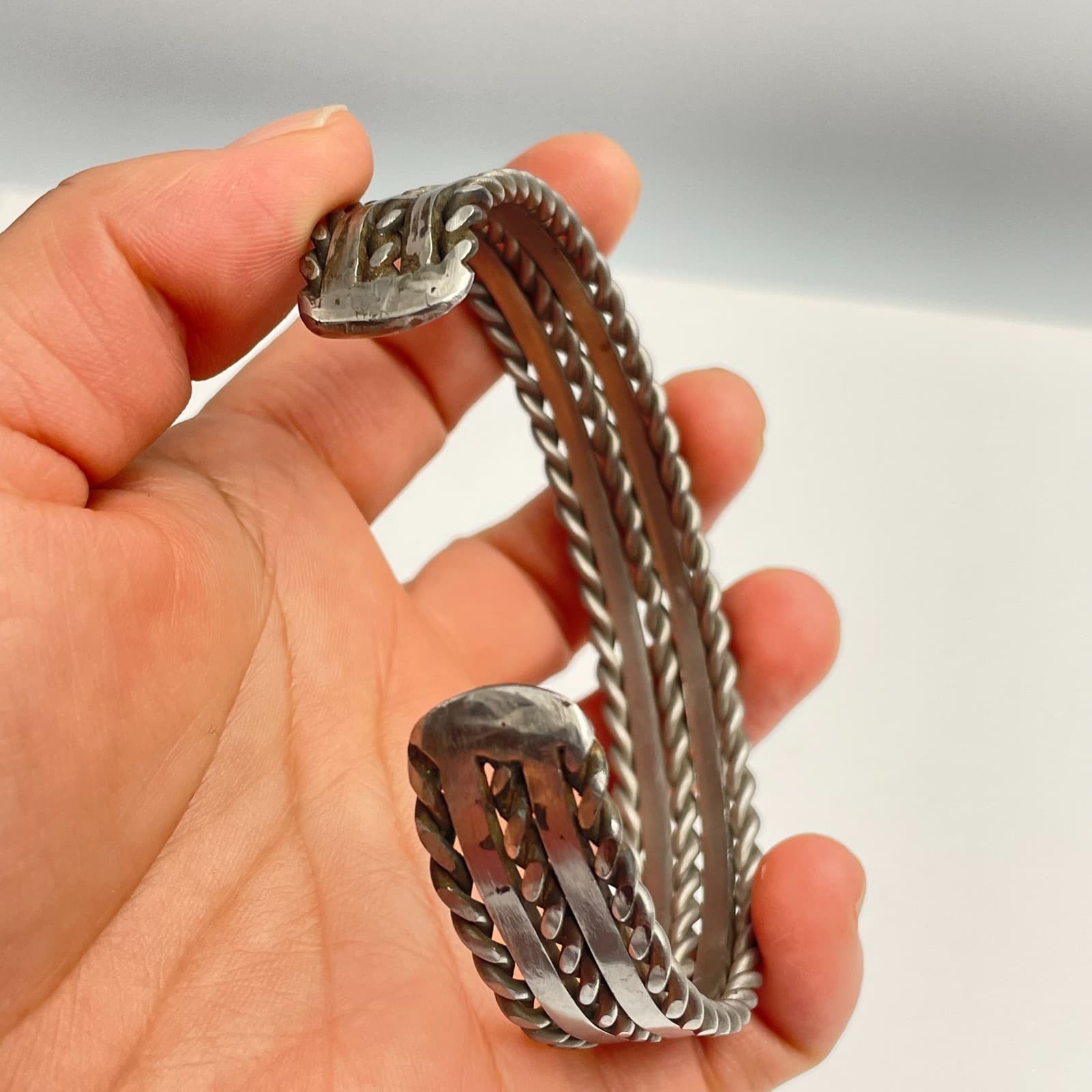 Vintage 90s Silver Tone Twisted Cable Cuff Bracelet Boho Minimalist Jewelry - Thumbnail 6