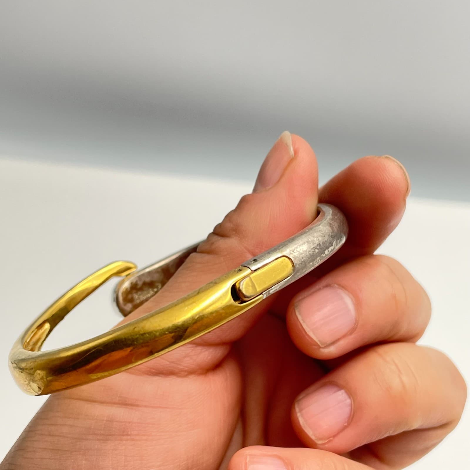 Vintage 90s Two Tone Hinged Metal Bangle Bracelet Minimalist Fashion Jewelry - Thumbnail 6