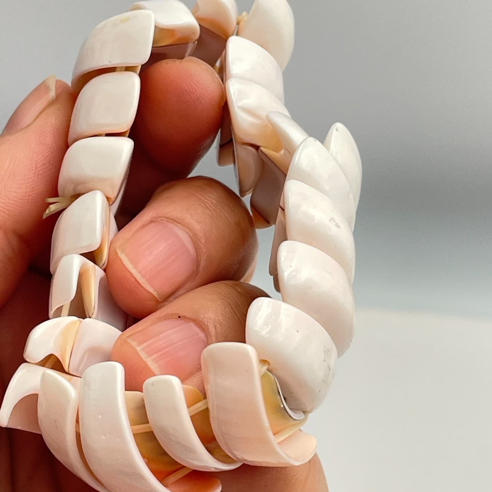 Vintage 90s White Shell Stretch Bracelet Boho Chunky Coastal Statement Jewelry - Thumbnail 8