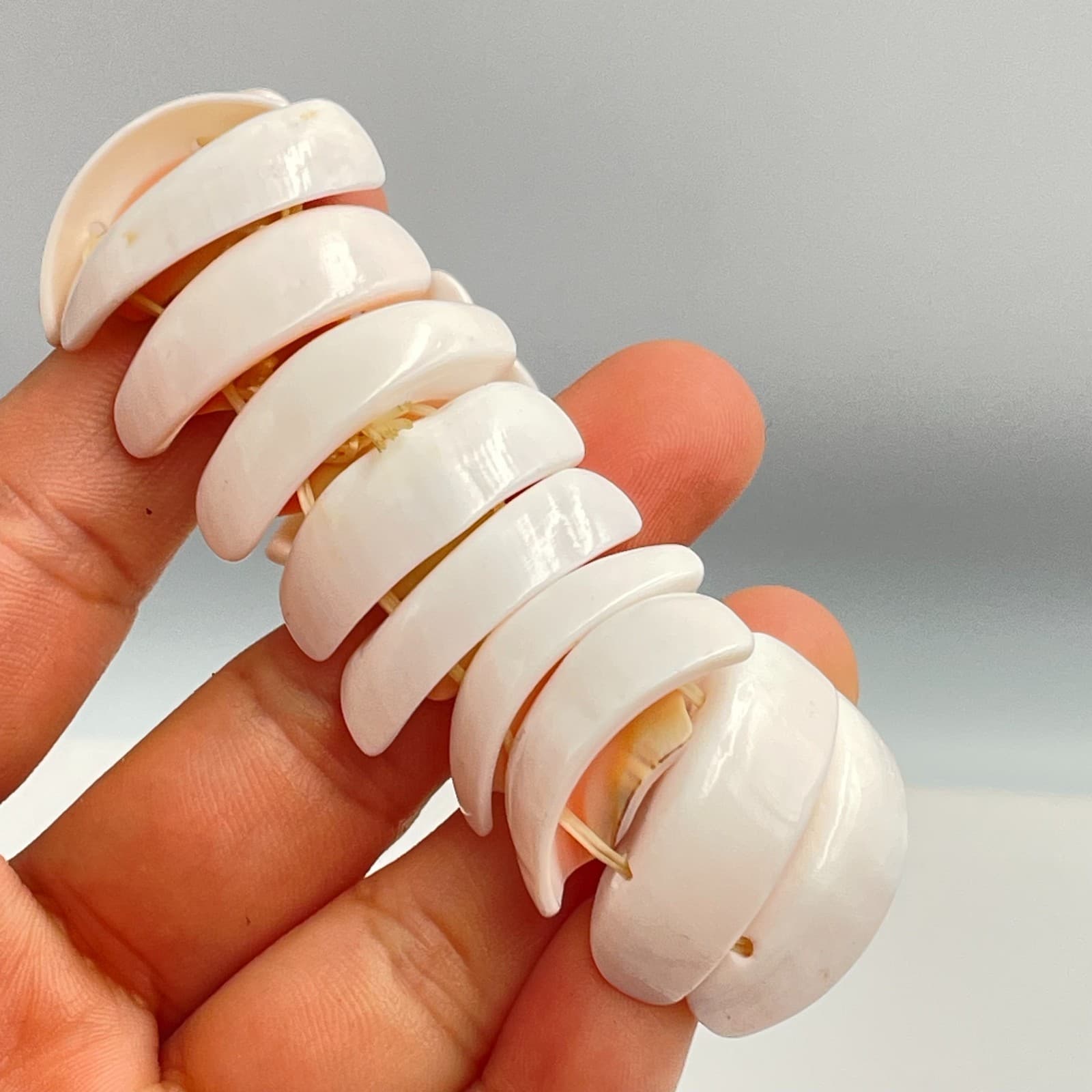 Vintage 90s White Shell Stretch Bracelet Boho Chunky Coastal Statement Jewelry - Thumbnail 7